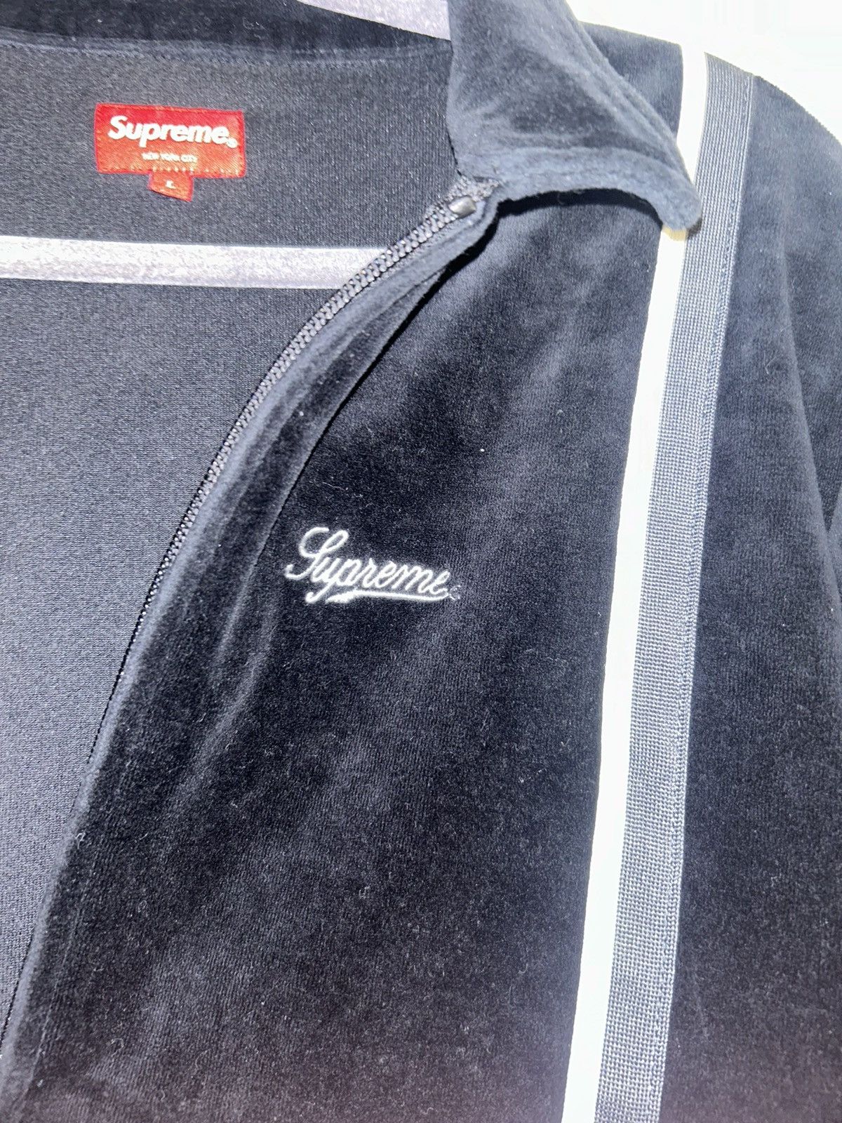 Supreme SUPREME Velour Warm Up Zipper T-shirt Size US L / EU 52-54 / 3 - 3 Thumbnail