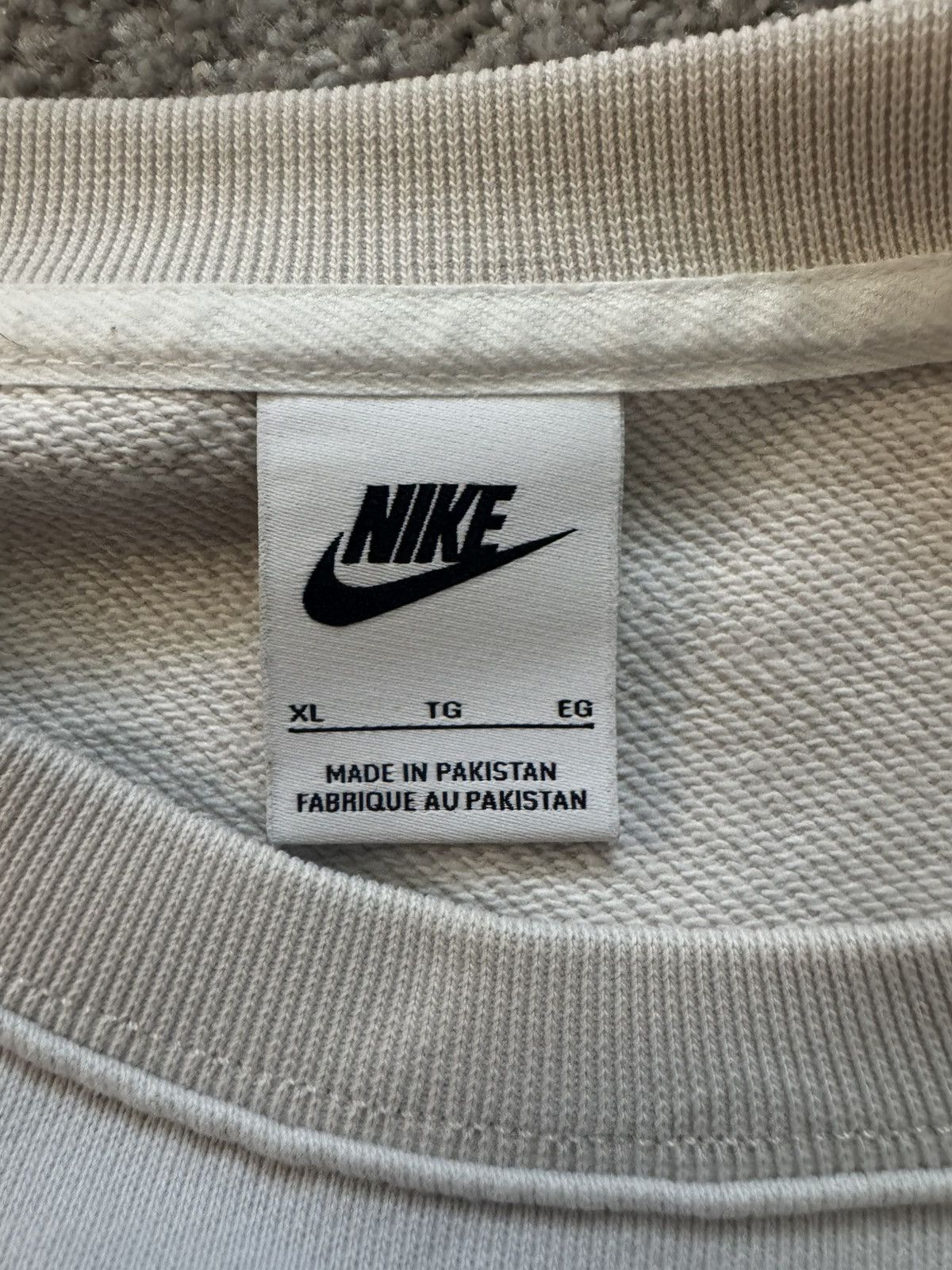 Nike Creme Nike Crewneck Size US XL / EU 56 / 4 - 3 Thumbnail
