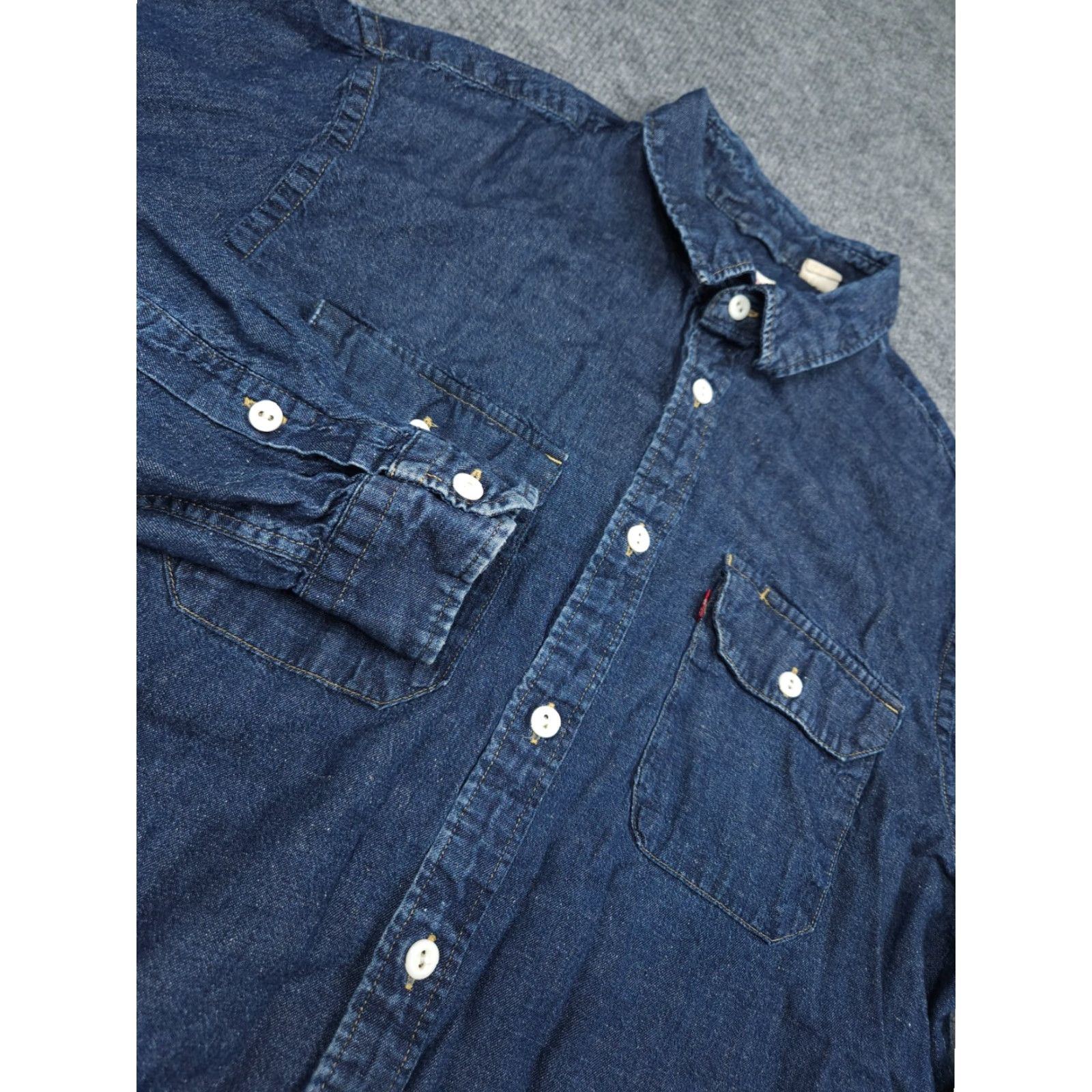 Levi's VINTAGE Levi's Chambray Shirt Men's Large Blue Button Up Pockets Long Sleeve Size US L / EU 52-54 / 3 - 2 Thumbnail