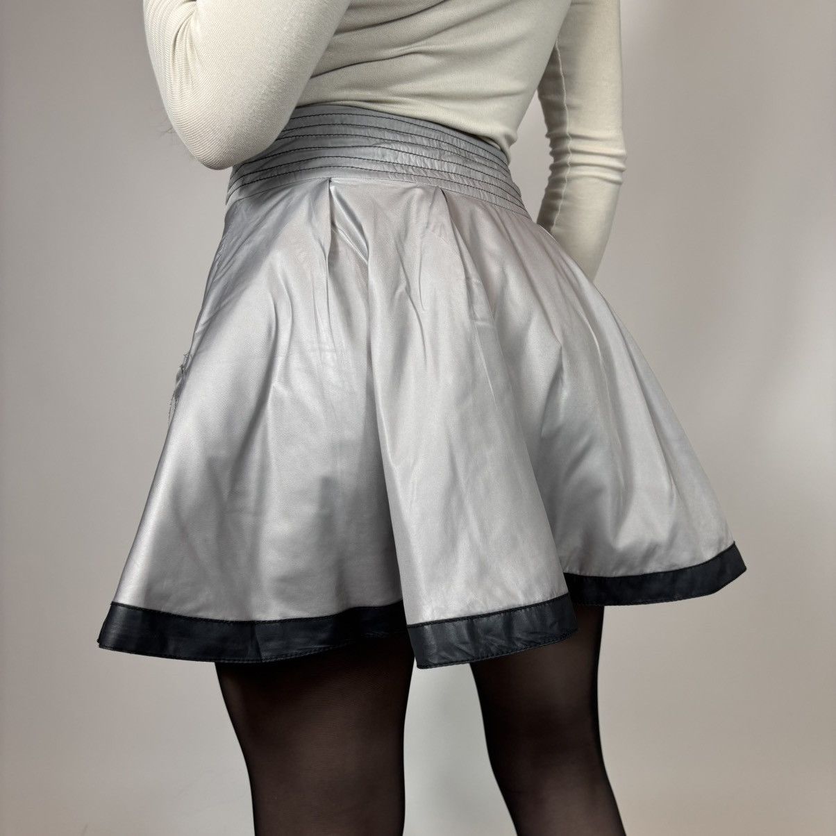 GF Ferre Vintage Y2K GF FERRE Gianfranco Flared Mini Skirt Luxury Size 26" / US 2 / IT 38 - 2 Thumbnail