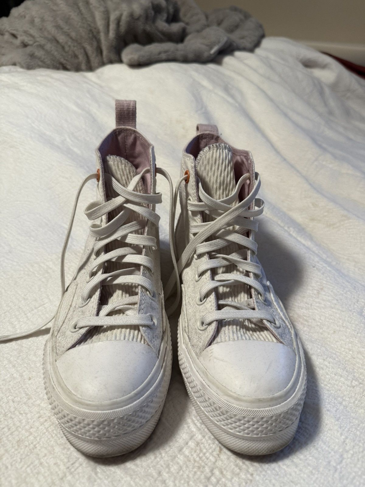 Converse White Hightop Converse shoes Size US 7 / IT 37 - 1 Thumbnail