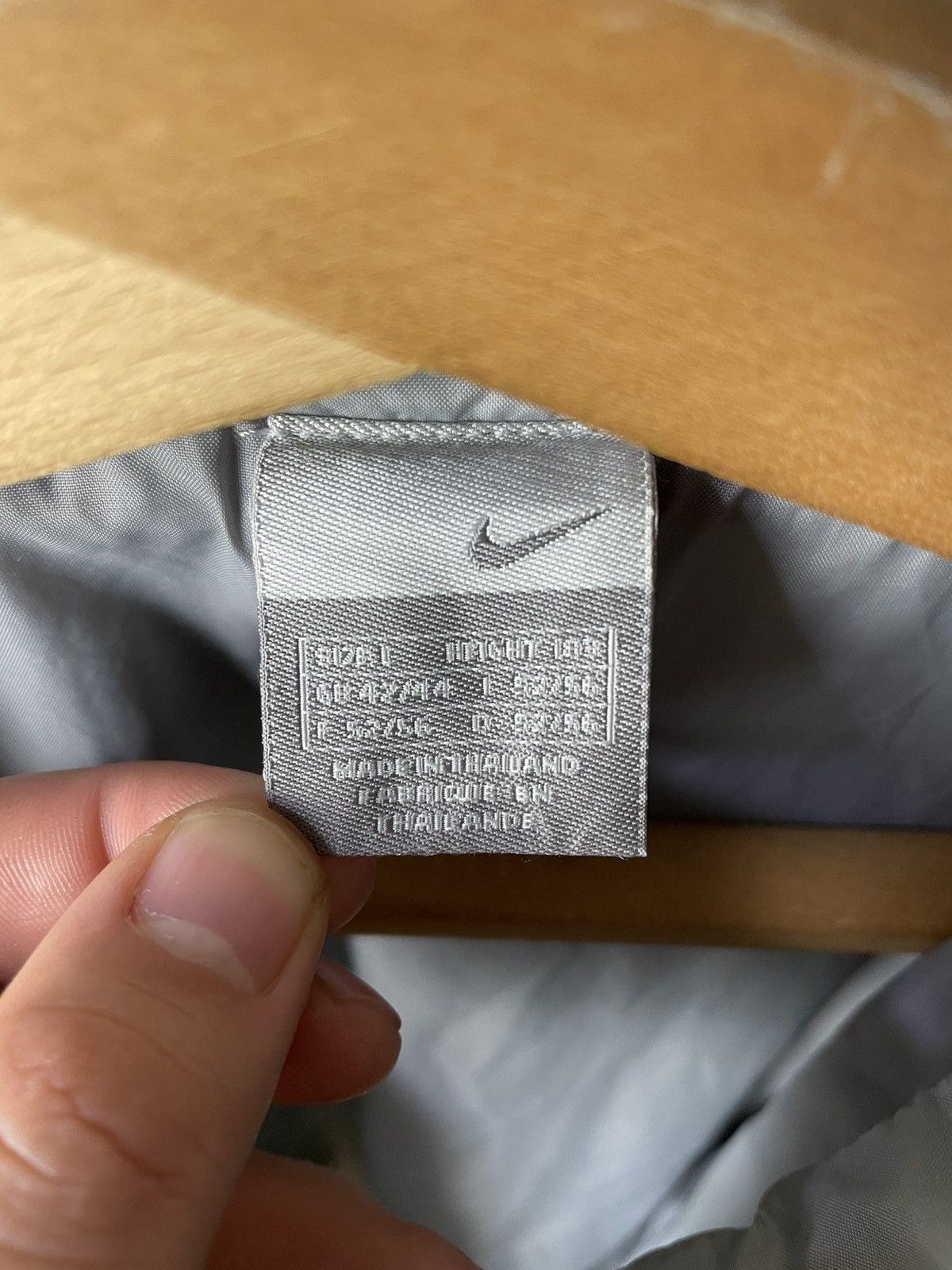 Nike Vintage Nike Metal Logo Track Jacket Size L y2k Size US L / EU 52-54 / 3 - 7 Thumbnail