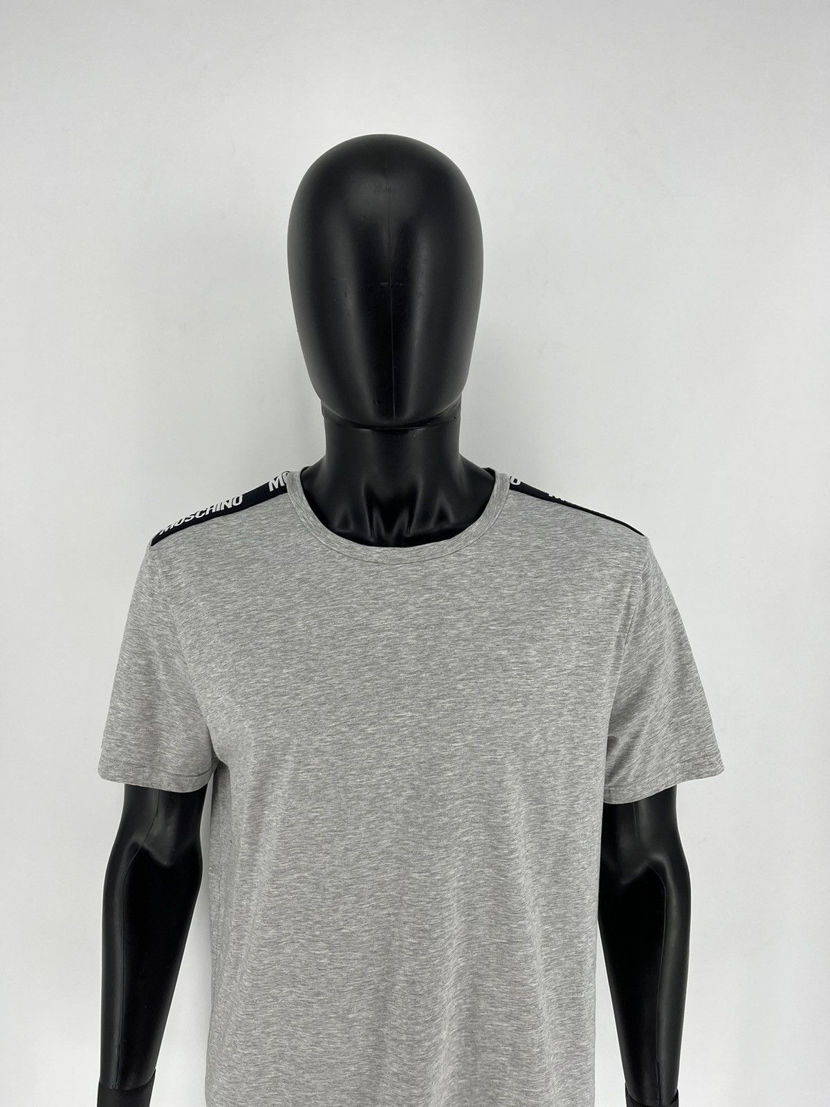 Moschino Vintage Y2K Moschino Blank Tee Shirt Mini logo luxury SizeXL Size US XL / EU 56 / 4 - 1 Thumbnail