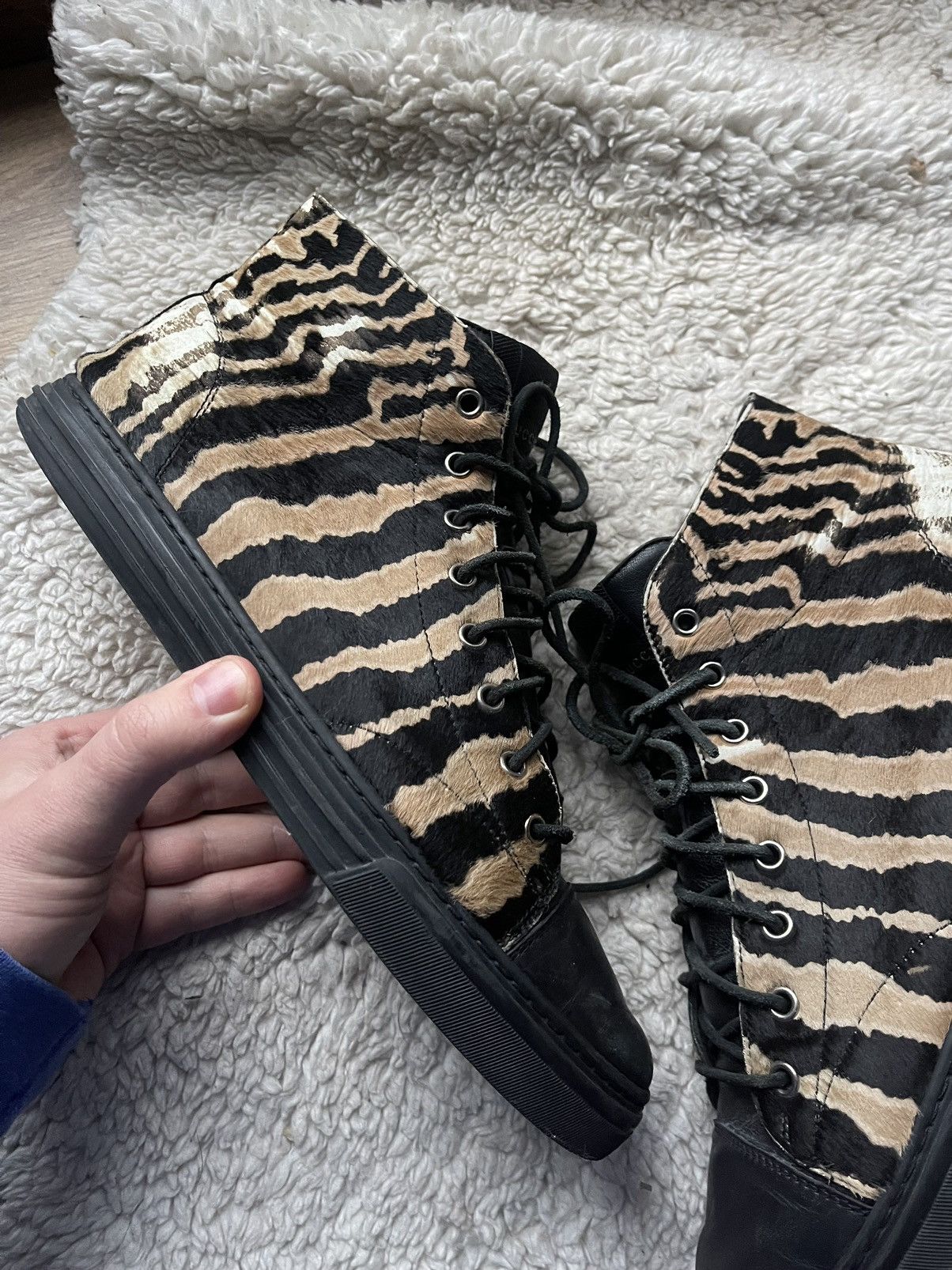 Gucci Gucci pony hair leather tiger print hi top sneakers Size US 9 / EU 42 - 11 Thumbnail