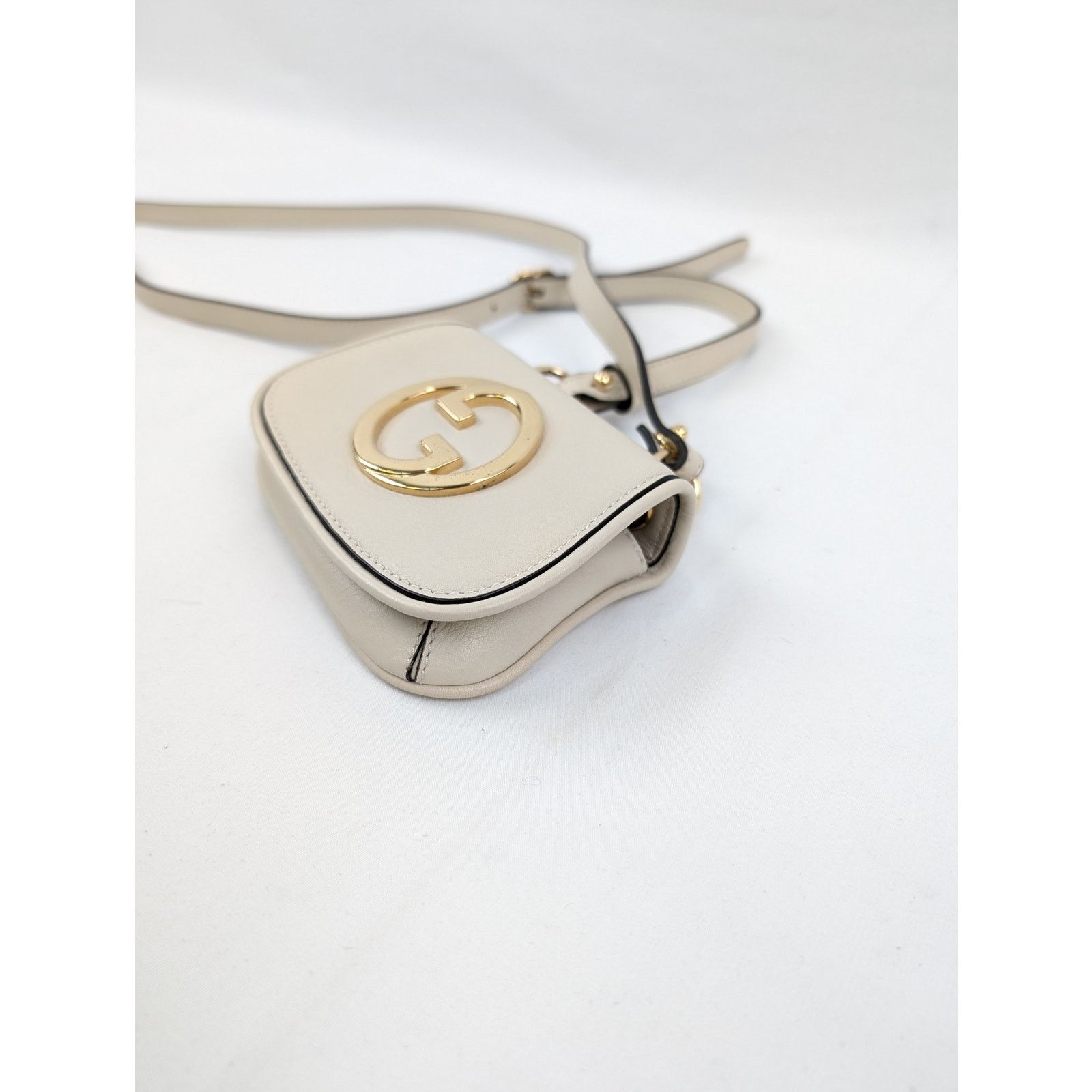 Gucci o1rshd1 Size: OS / C.Case W/Strap Bag in Beige Size ONE SIZE - 4 Thumbnail