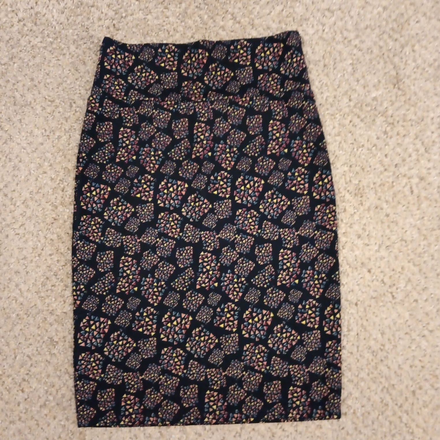 Vintage LuLaRoe Skirt Women Knee Length S Black Geometric Pull On Unlined Knit Polyester Spandex Casual Straight & Pencil Regular Vintage: No Size 28" / US 6 / IT 42 - 6 Thumbnail