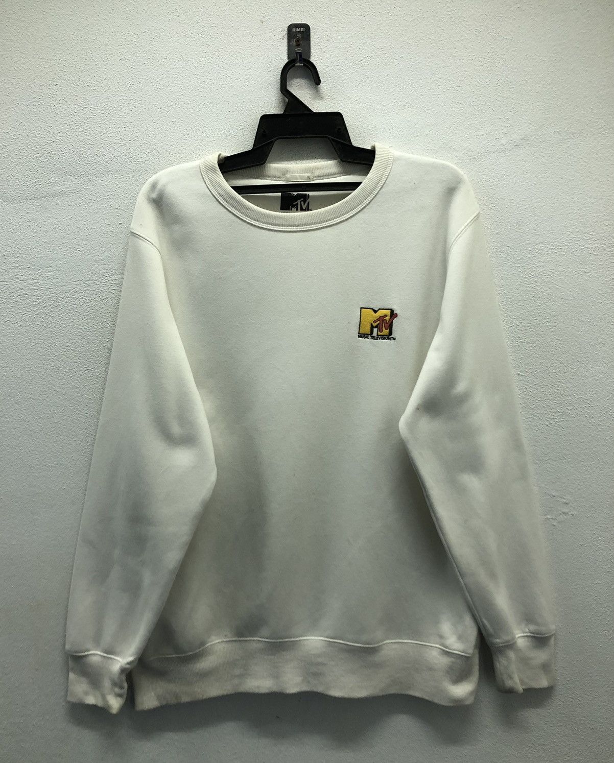 GU × Mtv GU Mtv Music Television 2019 Viacom International Sweatshirt Size US XL / EU 56 / 4 - 1 Thumbnail