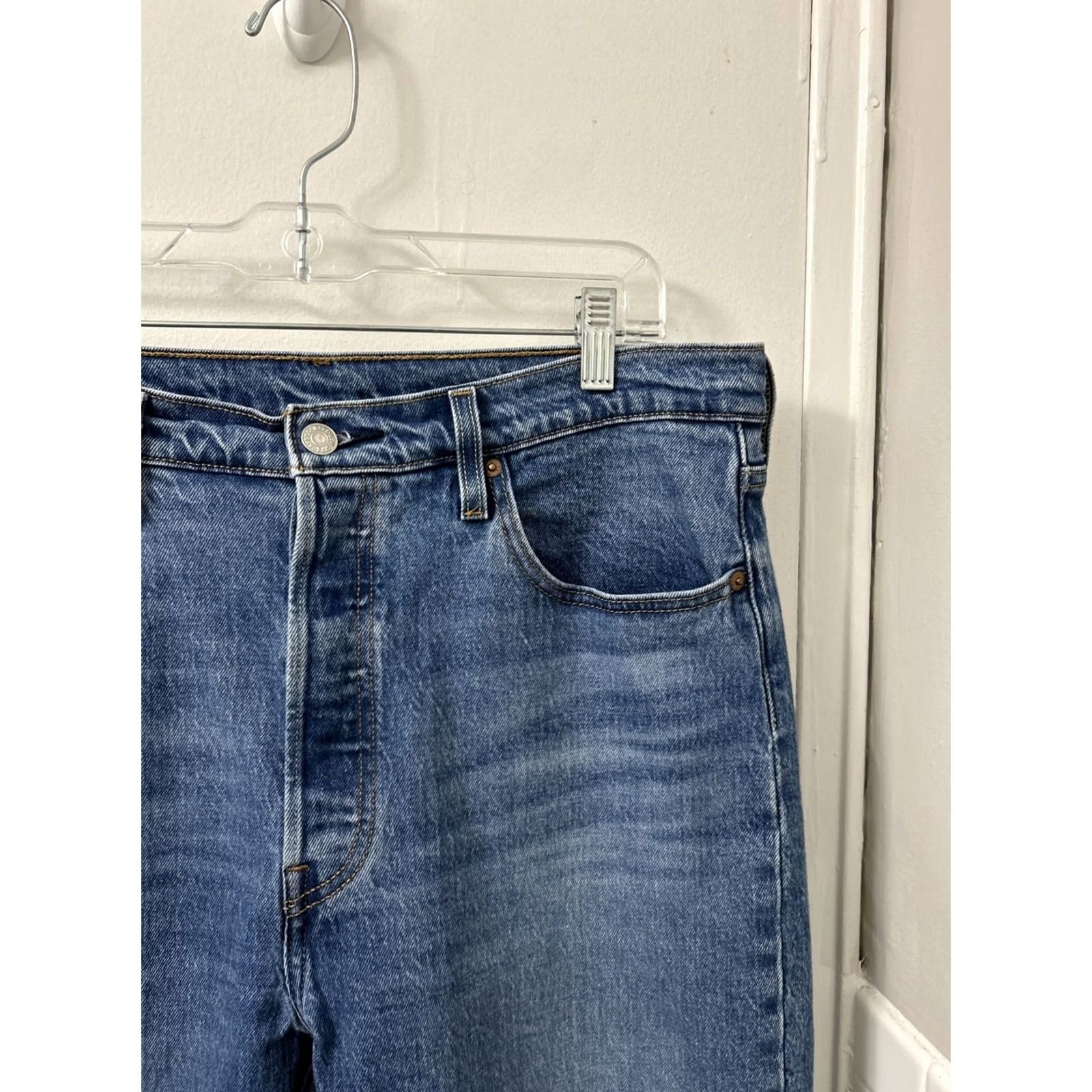 Levi's VINTAGE Levi's 501 Jeans Mens 33x28 Blue Button Fly Straight 5-Pocket Denim Classic Fit USA 90s Retro 501 Series Mens Size US 33 - 4 Thumbnail