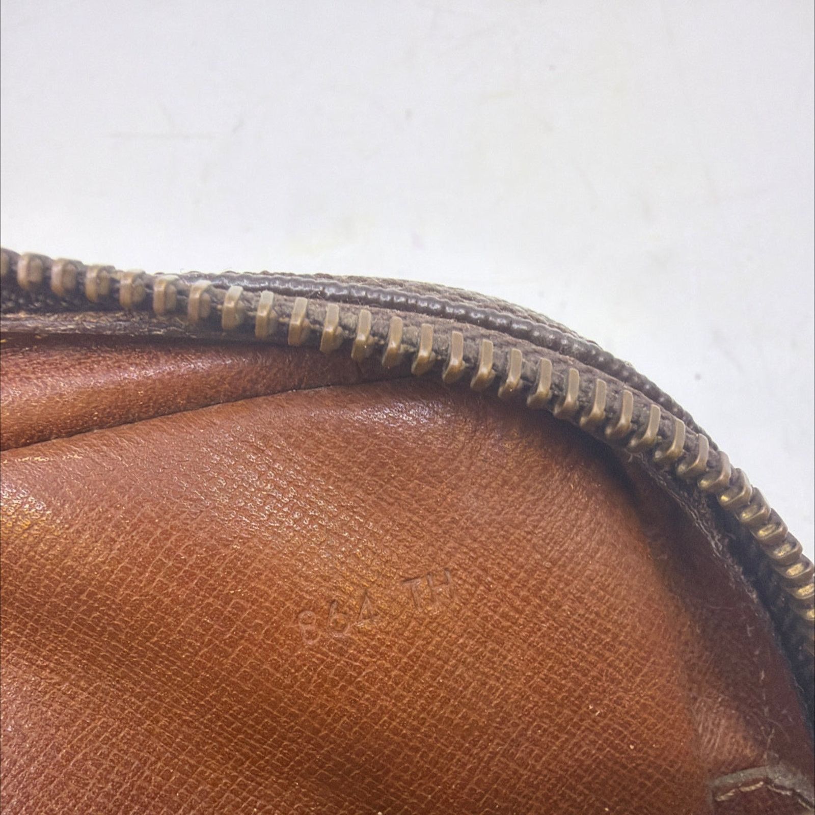 Louis Vuitton Louis Vuitton Trousse Toilette 28 Monogram Clutch Size ONE SIZE - 10 Thumbnail