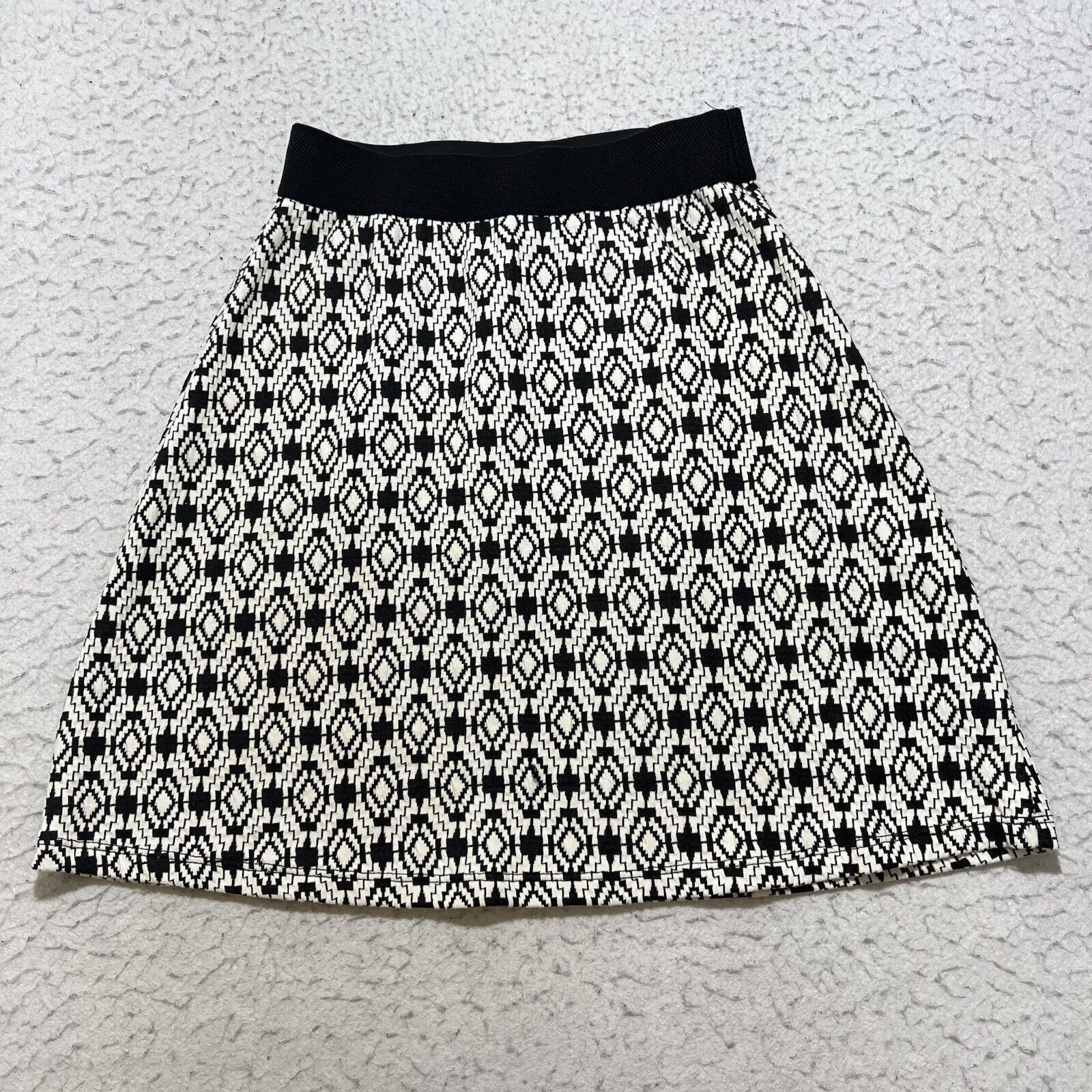 Nordstrom GILLI Kelsey Flared Mini Skirt Black/White Geometric Stretch Size 24" / US 00 / IT 34 - 1 Thumbnail