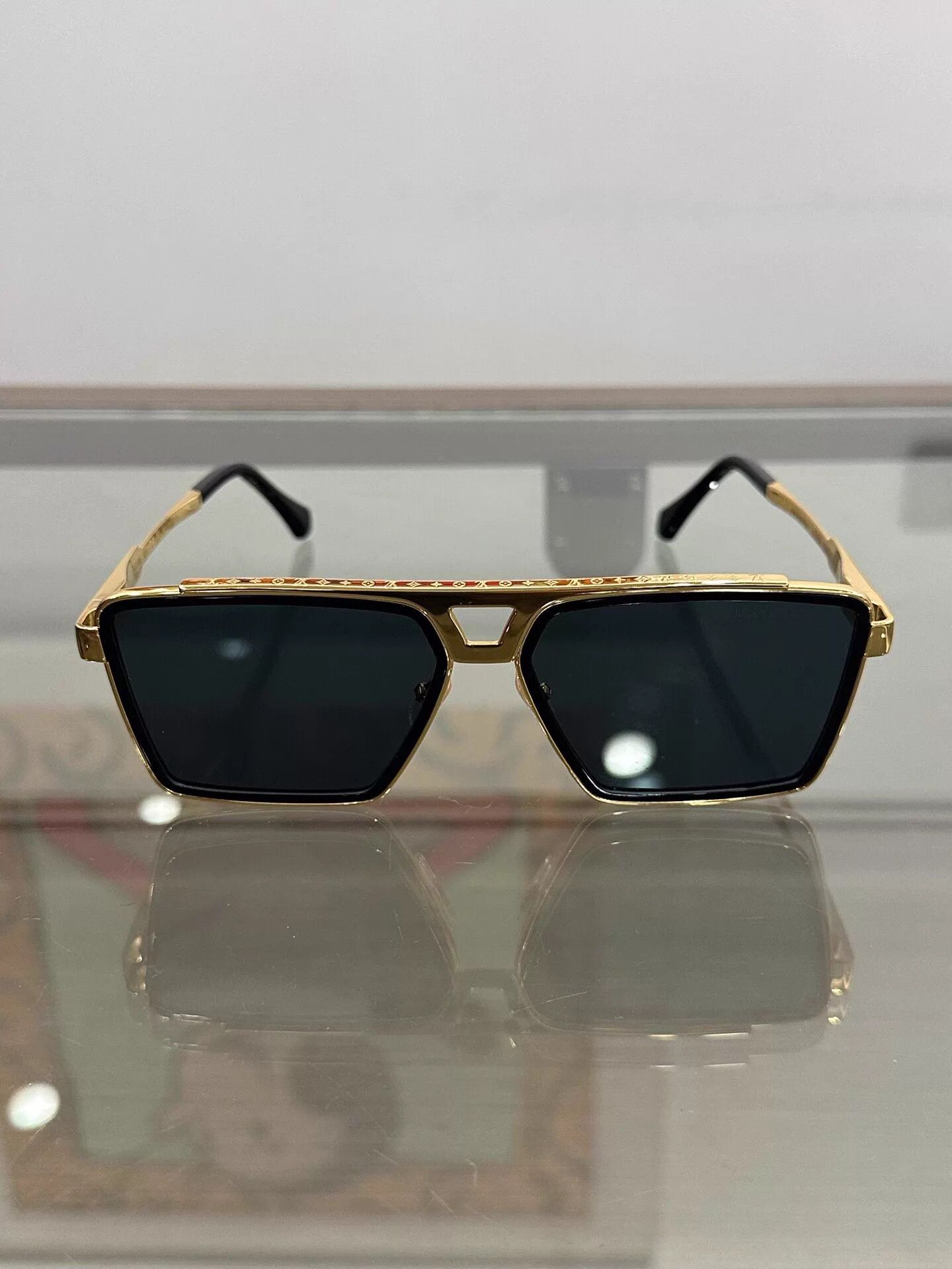 Louis Vuitton LV Monogram Logo Gold Sunglasses Size ONE SIZE - 3 Thumbnail