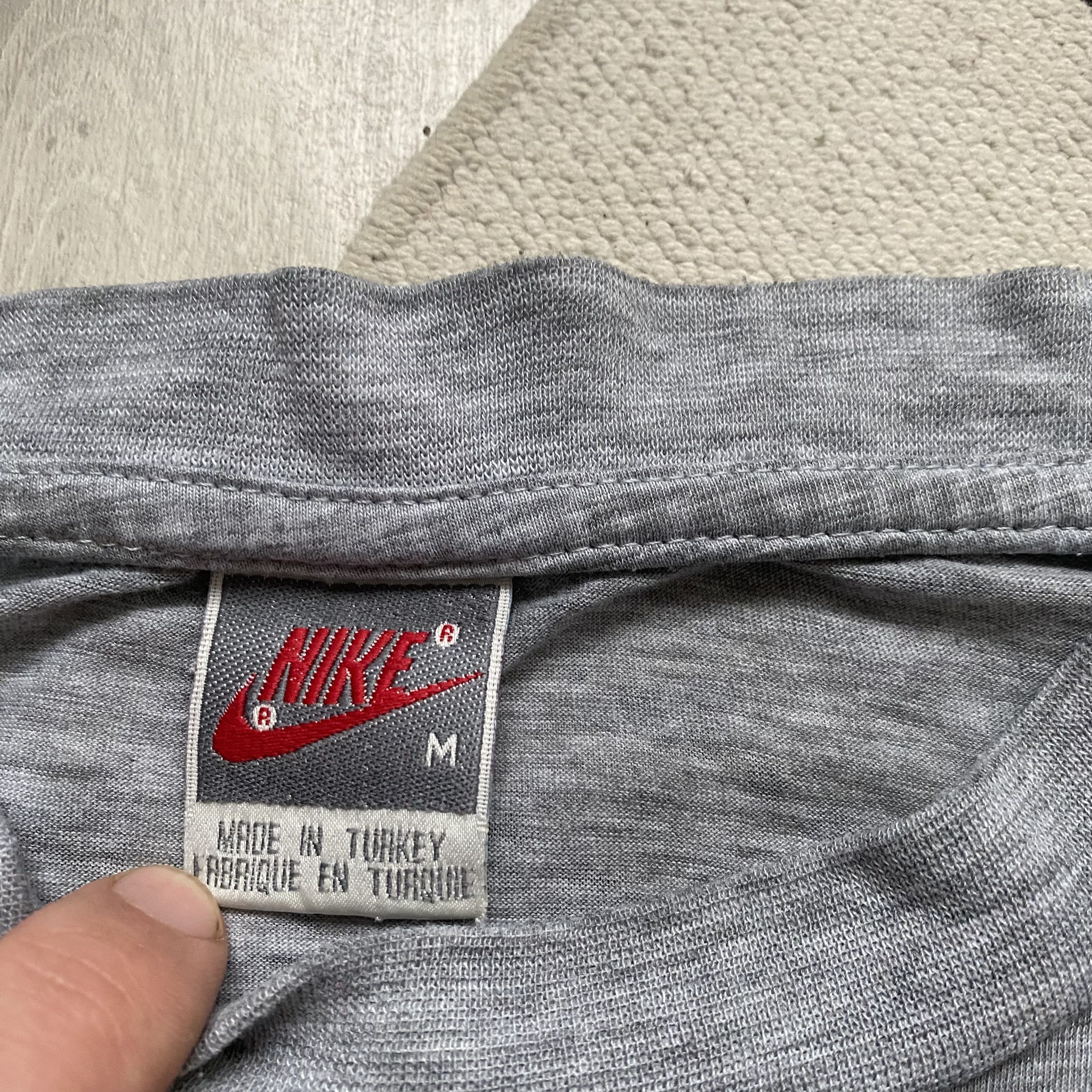 Nike Vintage 90s Nike tee big Logo Y2K distressed Size US L / EU 52-54 / 3 - 6 Thumbnail