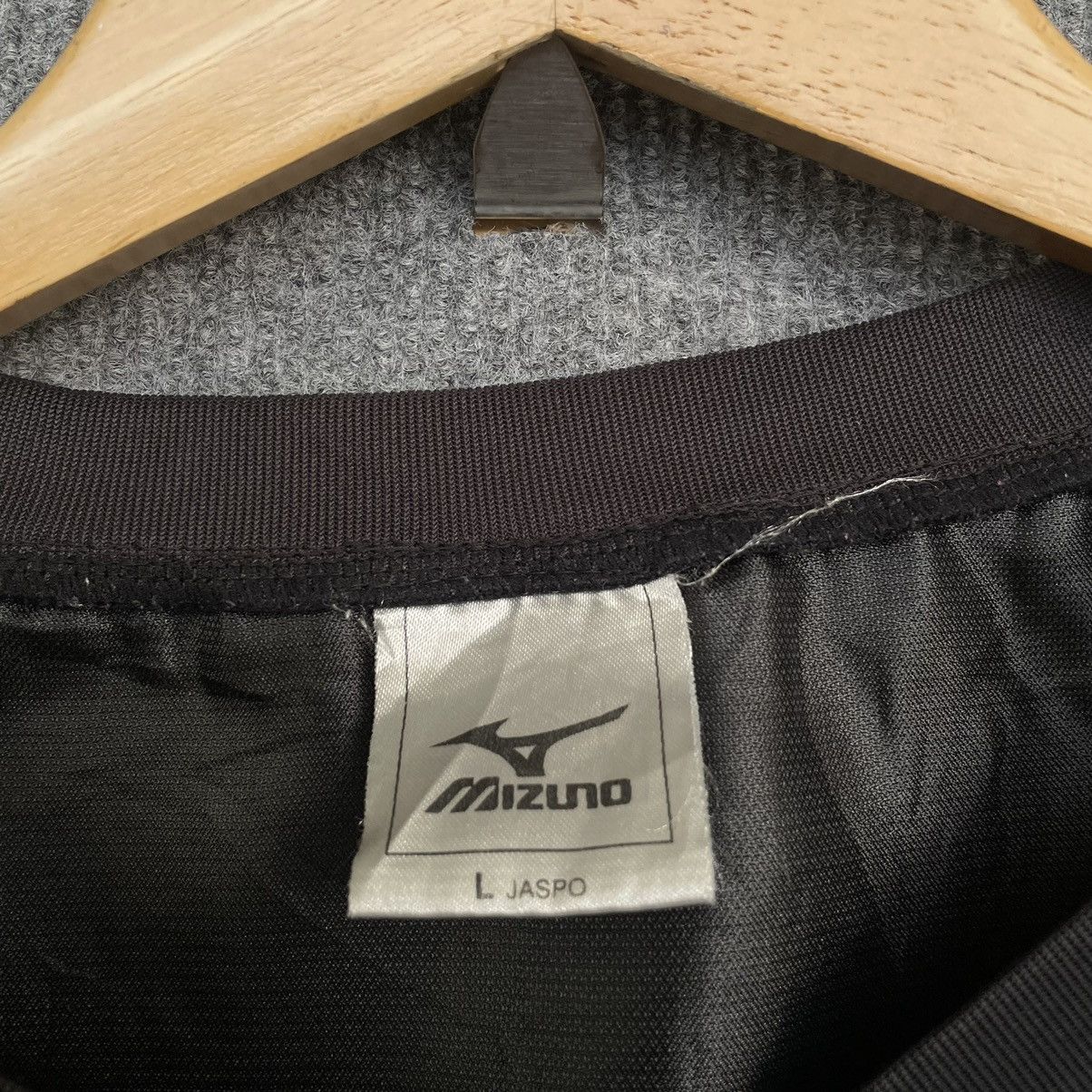 Mizuno × Vintage Vintage Mizuno Nylon Jersey Black Champagne Colourway Size US L / EU 52-54 / 3 - 3 Thumbnail