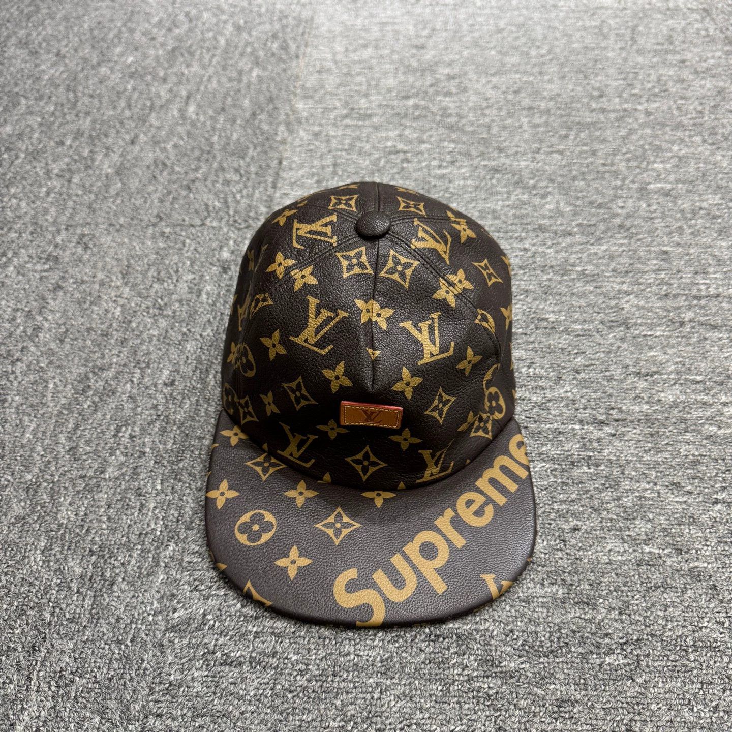 Louis Vuitton Louis Vuitton x Supreme Monogram Baseball Cap Size ONE SIZE - 1 Thumbnail