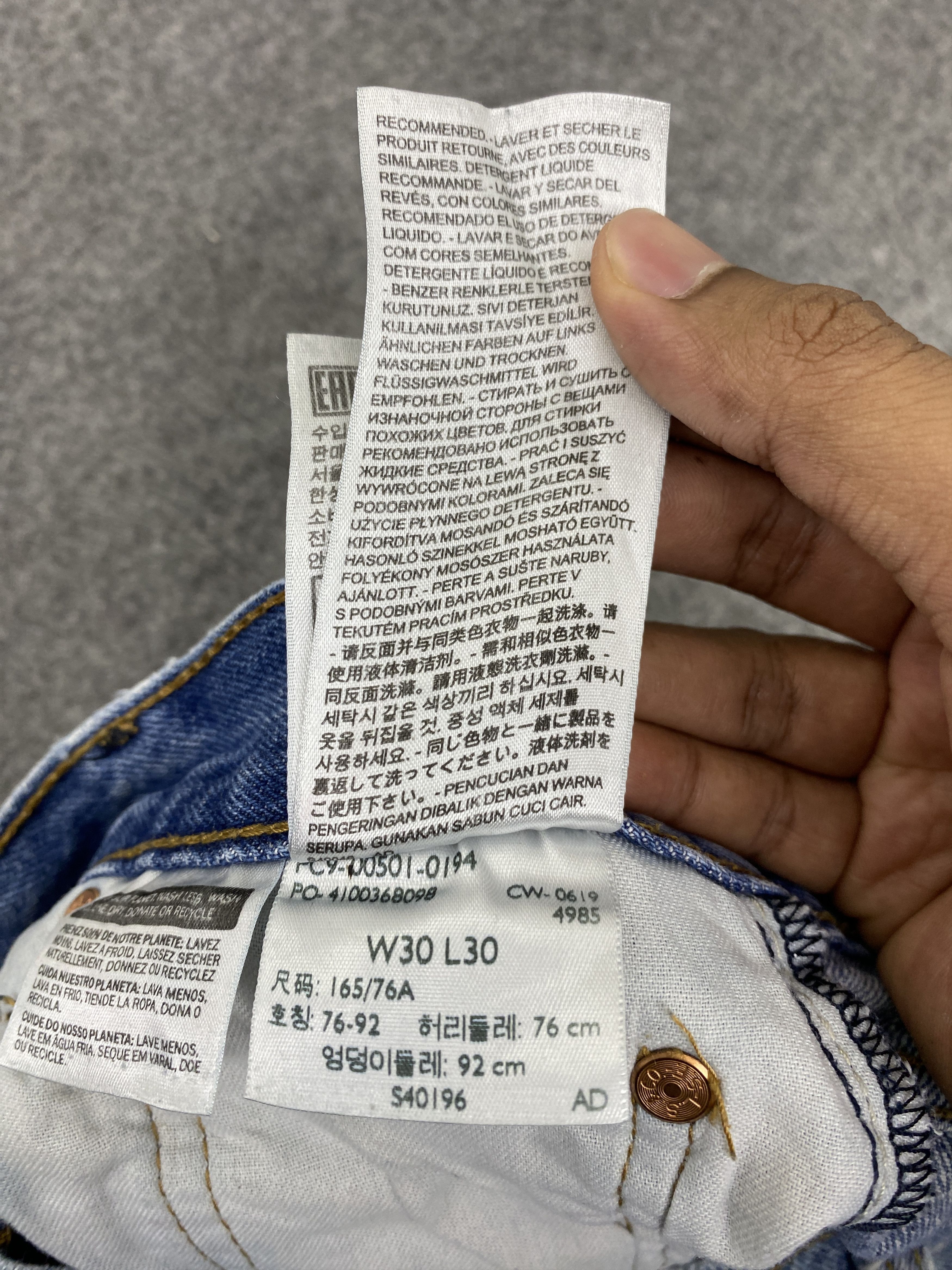 Levi's Vintage Levis 501 Light Wash Denim Jeans DP2731 Size US 31 - 9 Thumbnail