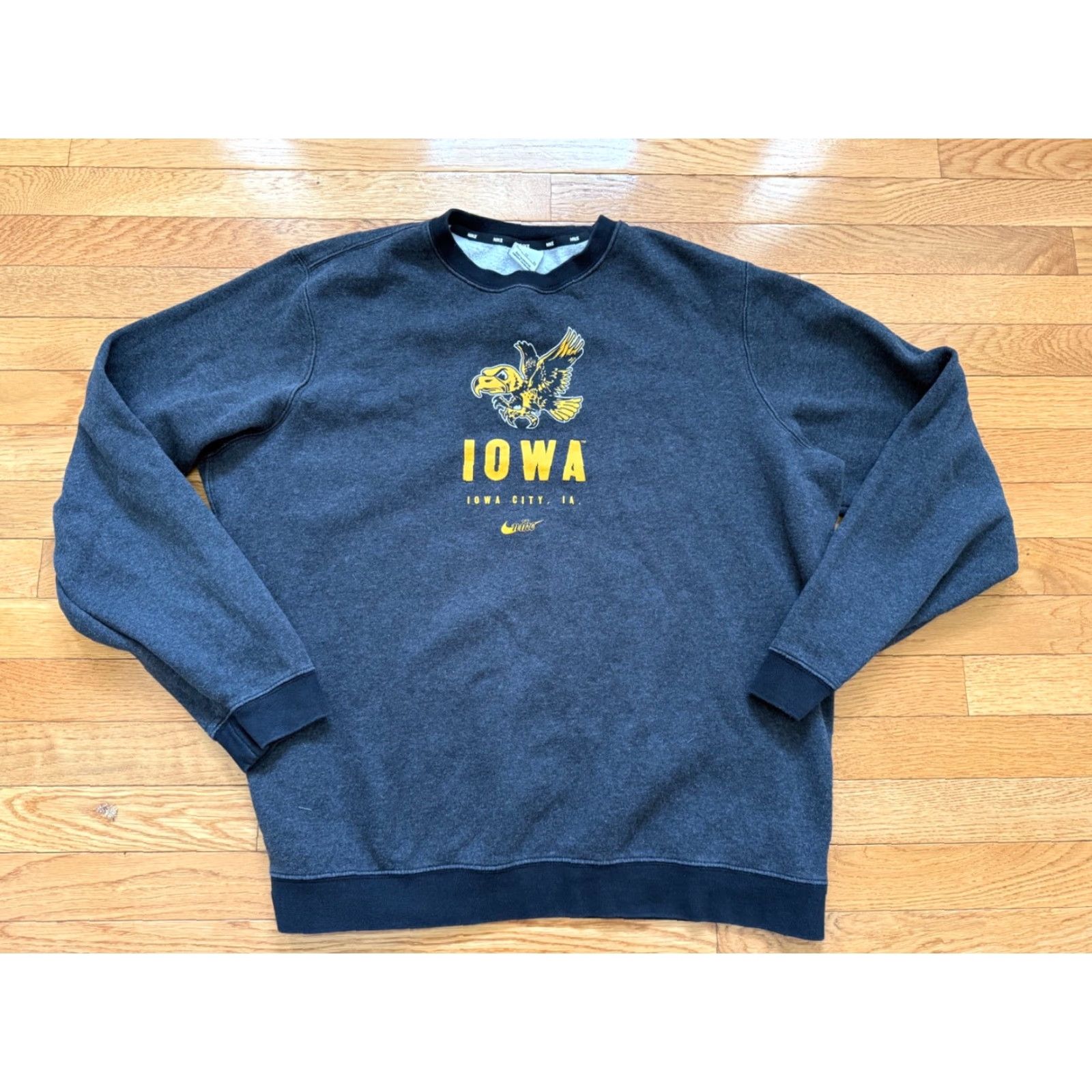 Nike VINTAGE Nike Iowa Crewneck Sweatshirt Men's XL Gray 90s Center Swoosh Grunge Pullover Size US XL / EU 56 / 4 - 2 Thumbnail