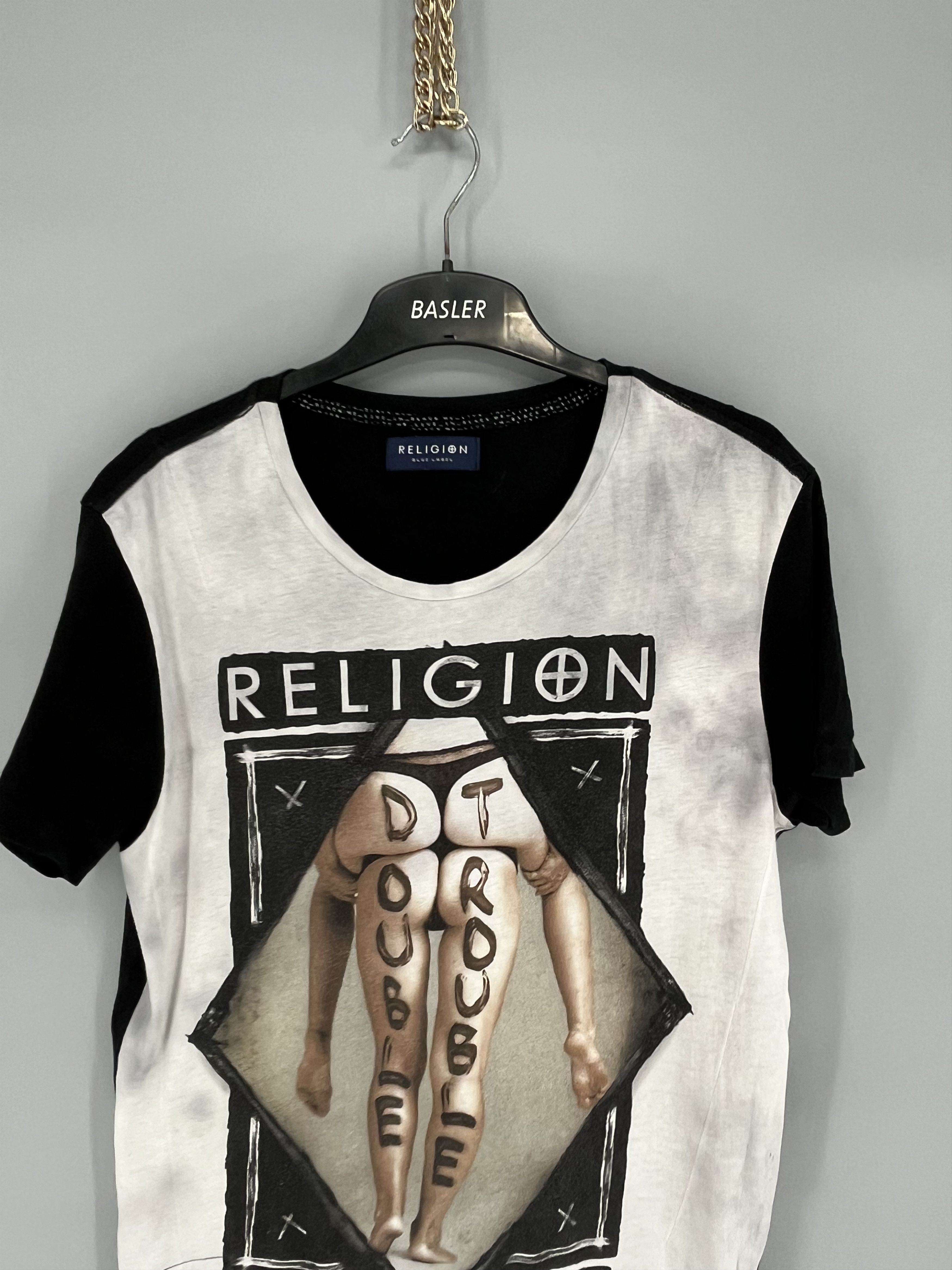 Reserved Vintage Y2k Religion Sexy girl skull Rap Style T-shirt Size US M / EU 48-50 / 2 - 6 Thumbnail