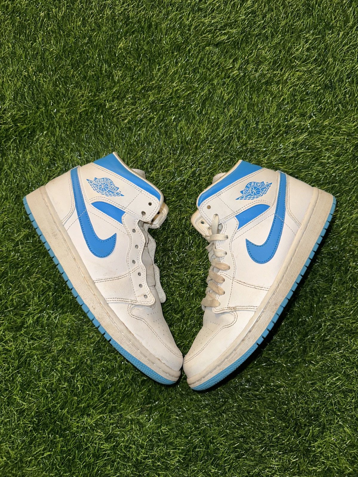 Jordan Brand Nike jordan 1 unc mid shoes size 9 Size US 9 / EU 42 - 2 Thumbnail