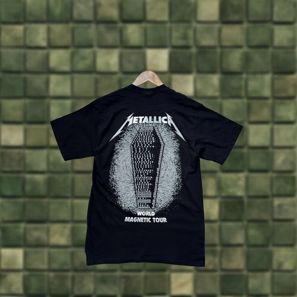 Vintage Metallica T-Shirt Band Graphic Print Black Shirt M Men Short Sleeve World Magnetic Tour Vintage Size US M / EU 48-50 / 2 - 1 Thumbnail