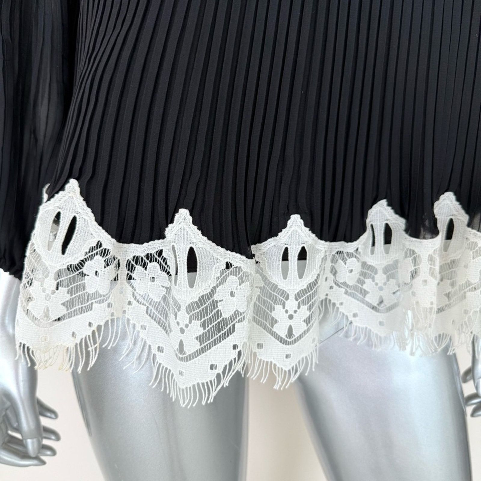 Chloe CHLOÉ Off-the-shoulder macrame women blouse size 36FR or S Size S / US 4 / IT 40 - 3 Thumbnail