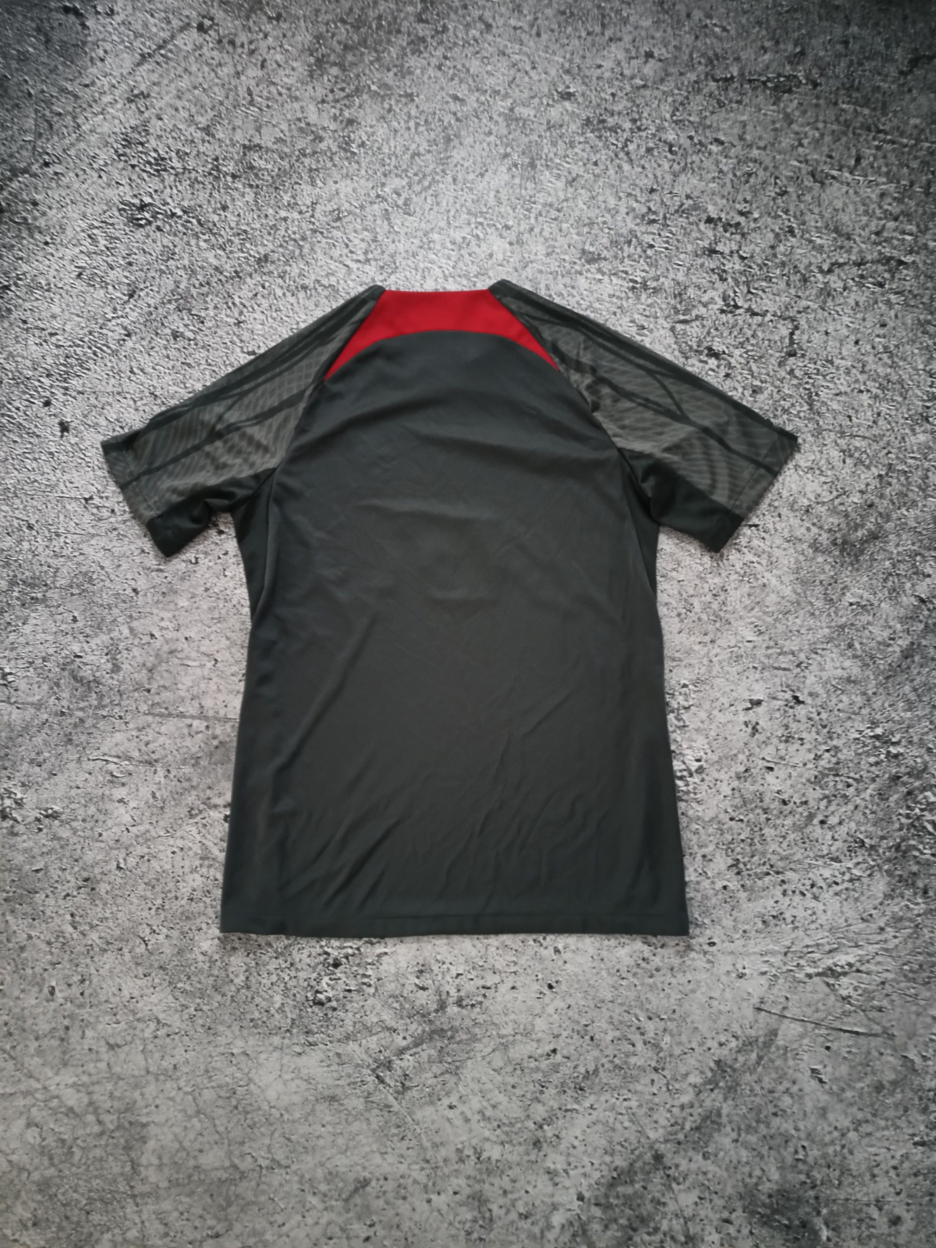 Nike Liverpool training jersey Size US M / EU 48-50 / 2 - 4 Thumbnail