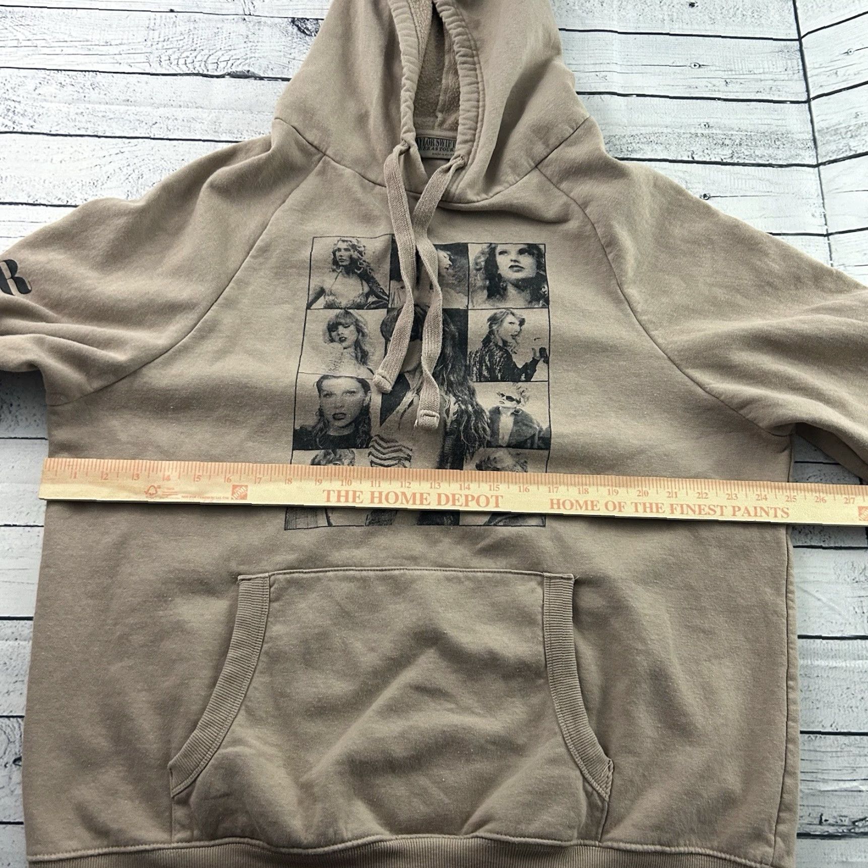 Vintage Taylor Swift Eras Tour Official Merch Hoodie Men's XL Brown Shirt Mens XL Brown Taylor Swift Eras Tour Official Merch Pullover Hoodie Sweatshirt Size US XL / EU 56 / 4 - 5 Thumbnail