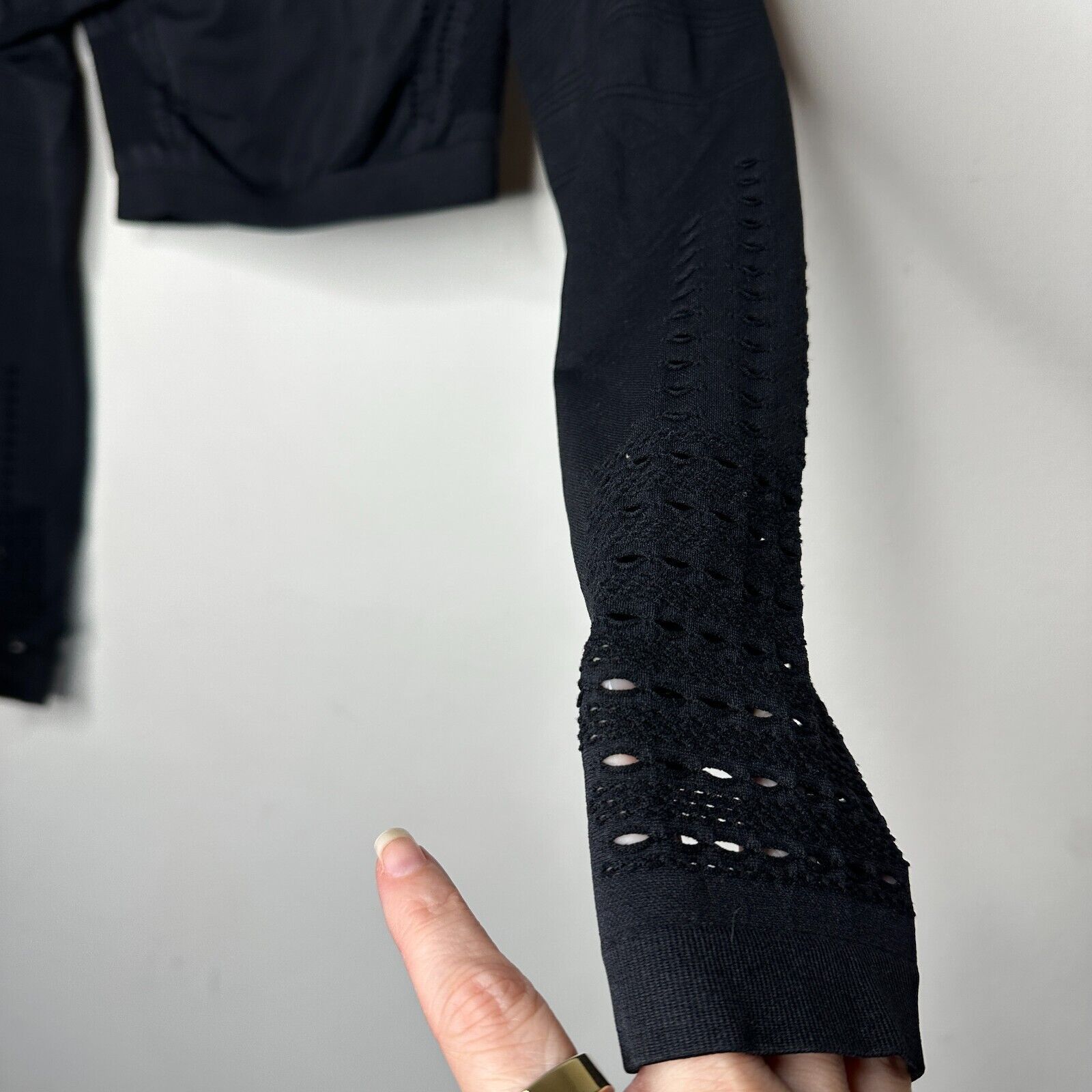 Other Black Crop Workout Top Long Sleeve Thumbholes Laser Cut SM Size S / US 4 / IT 40 - 3 Thumbnail