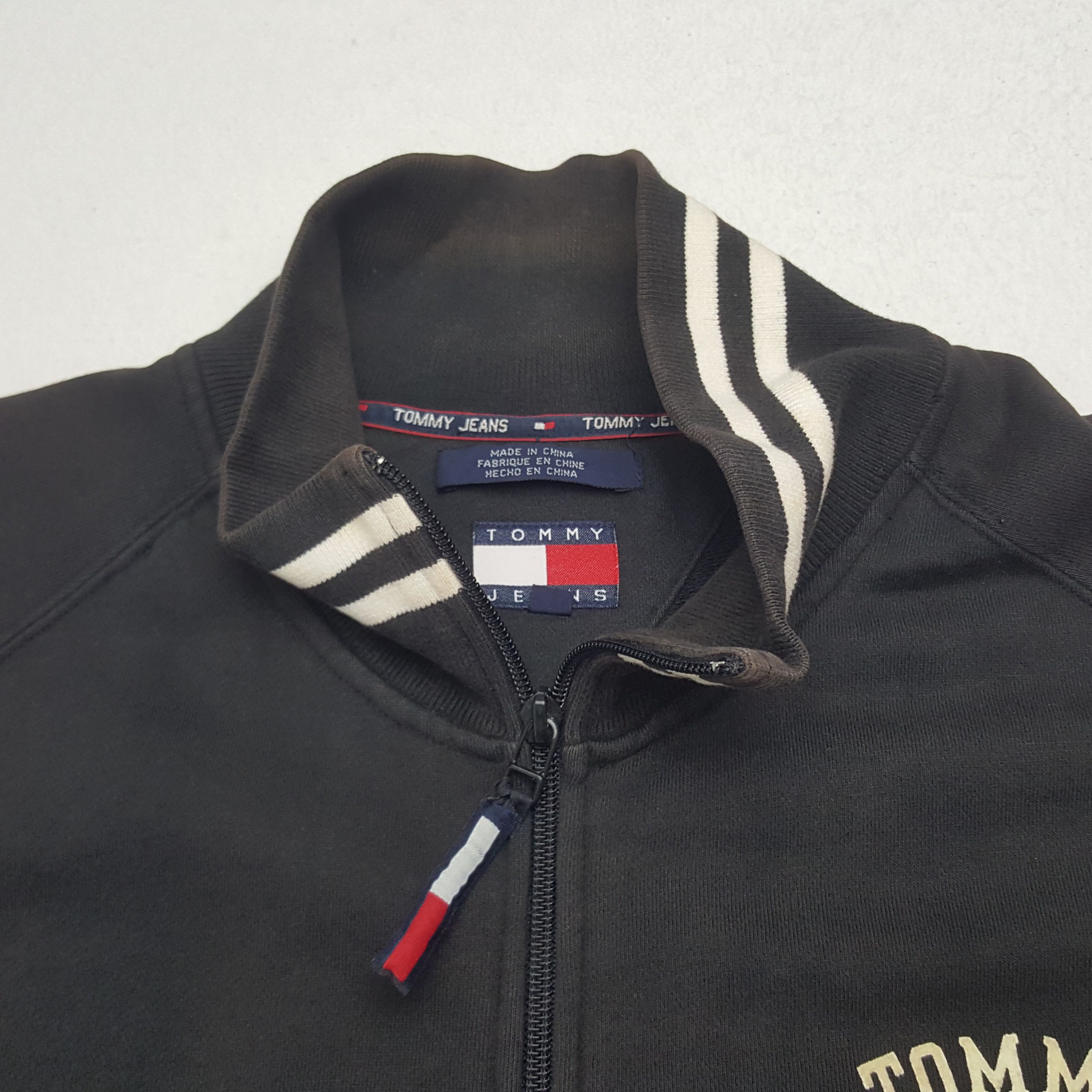 Tommy Jeans × Vintage Vintage Tommy Jeans Patch Logo Zipper Sweater Jacket Size US L / EU 52-54 / 3 - 5 Thumbnail
