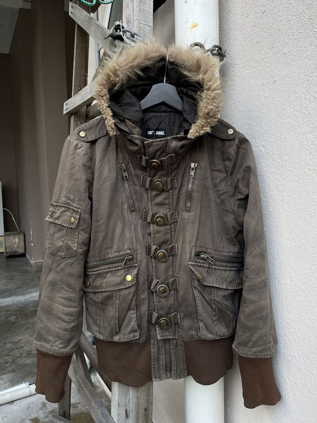 Rote Rose Tornado Mart Seditionaries Fur Faux