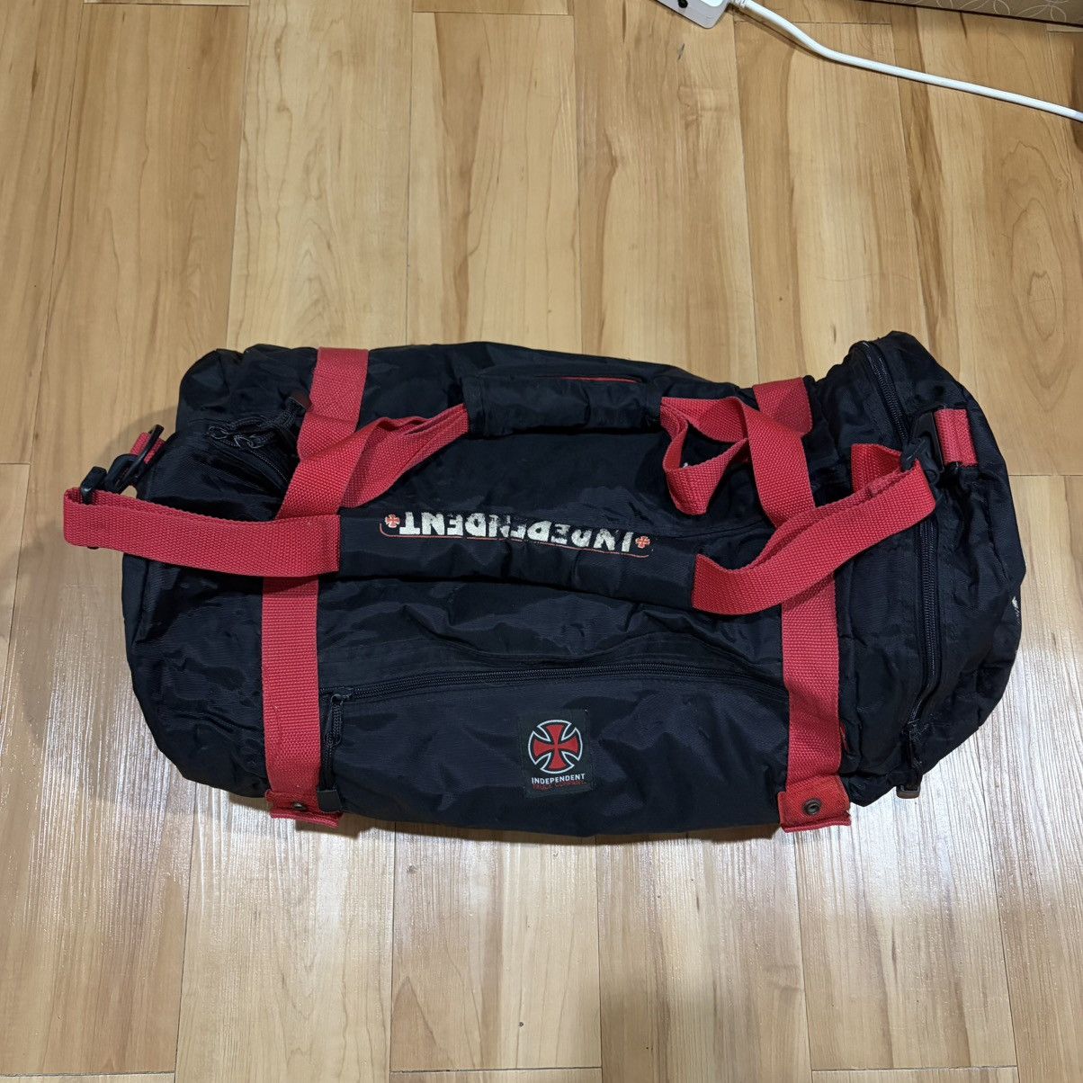 Independent Truck Co. Vintage independent trucks seek duffle bag Size ONE SIZE - 1 Thumbnail