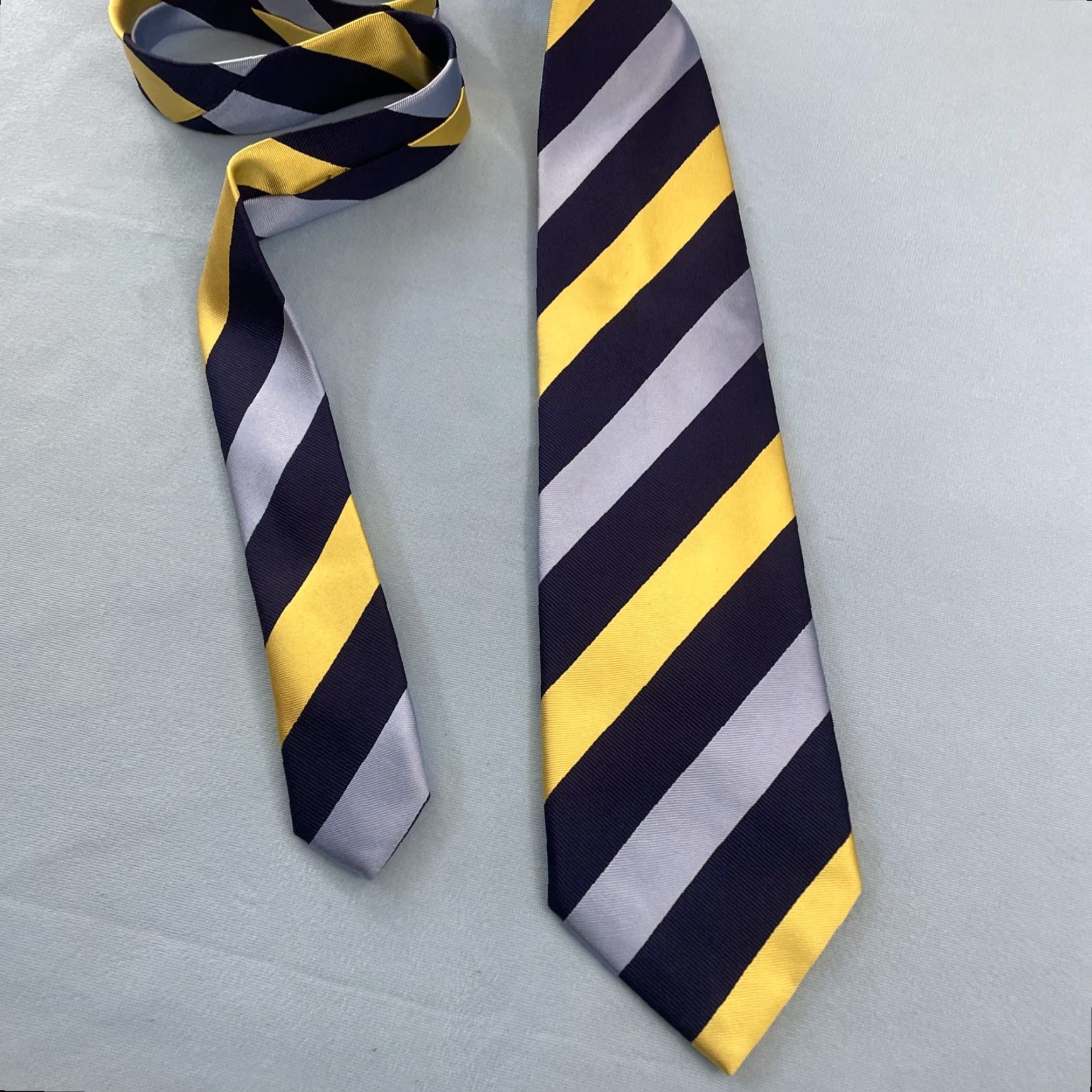 Charles Tyrwhitt VINTAGE Charles Tyrwhitt Jermyn Street Silk Tie Blue Yellow Necktie England 3.5x61 Read Silk Tie Blue Yellow Necktie England 3.5x61 Read Size ONE SIZE - 3 Thumbnail