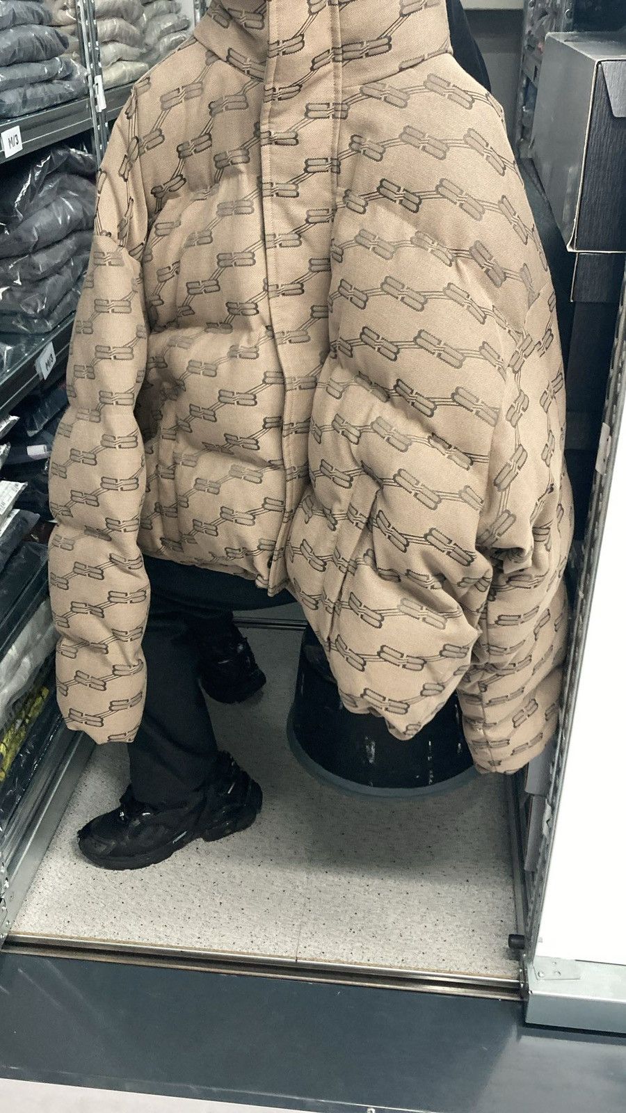 Balenciaga o1in1g1124 Dup / BB Monogram Puffer Jacket in Brown Size US L / EU 52-54 / 3 - 1 Thumbnail
