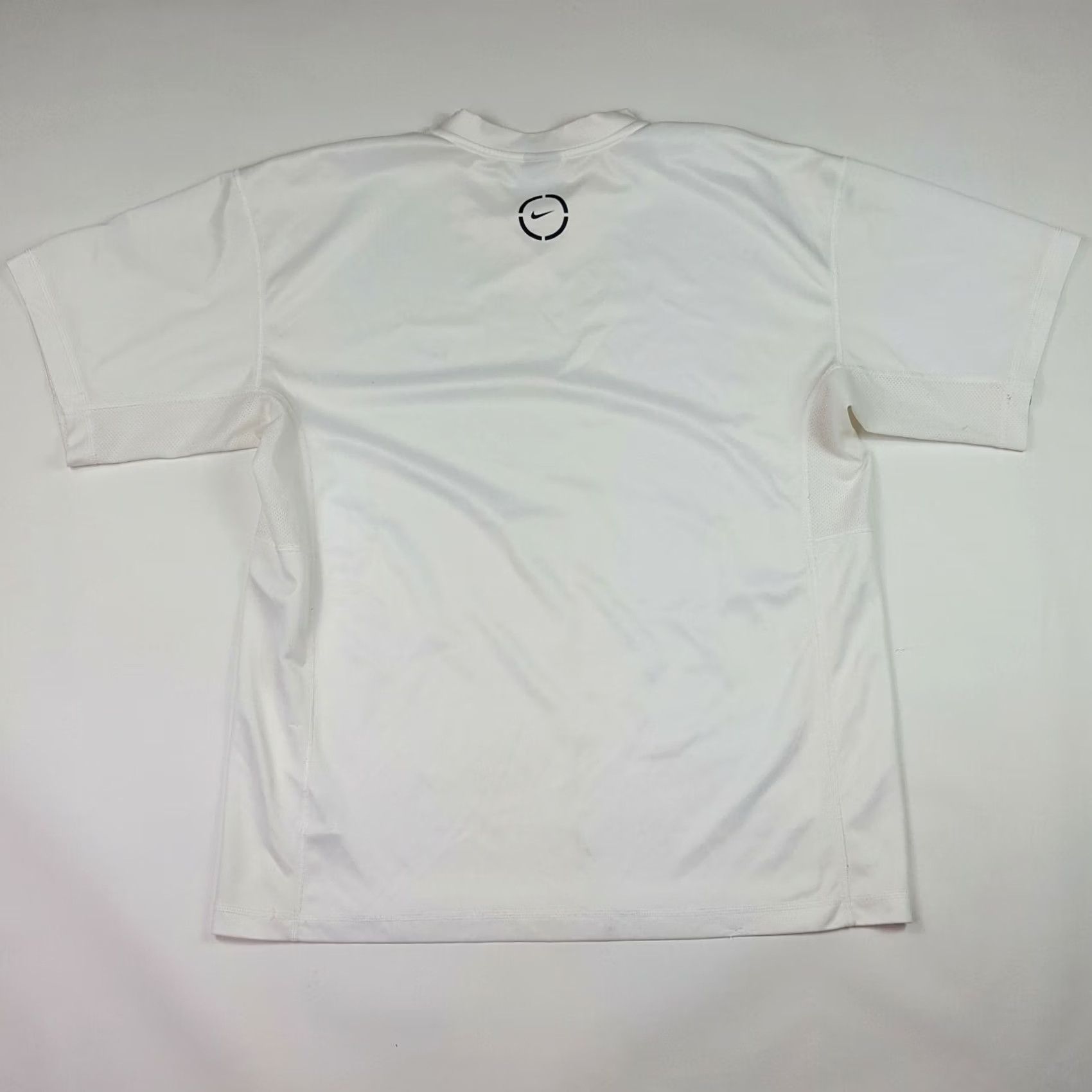Nike VINTAGE Nike Swoosh Logo T-Shirt Adult Men 2XL White Athletic Retro 90s Sports Shirt Size US XXL / EU 58 / 5 - 7 Thumbnail