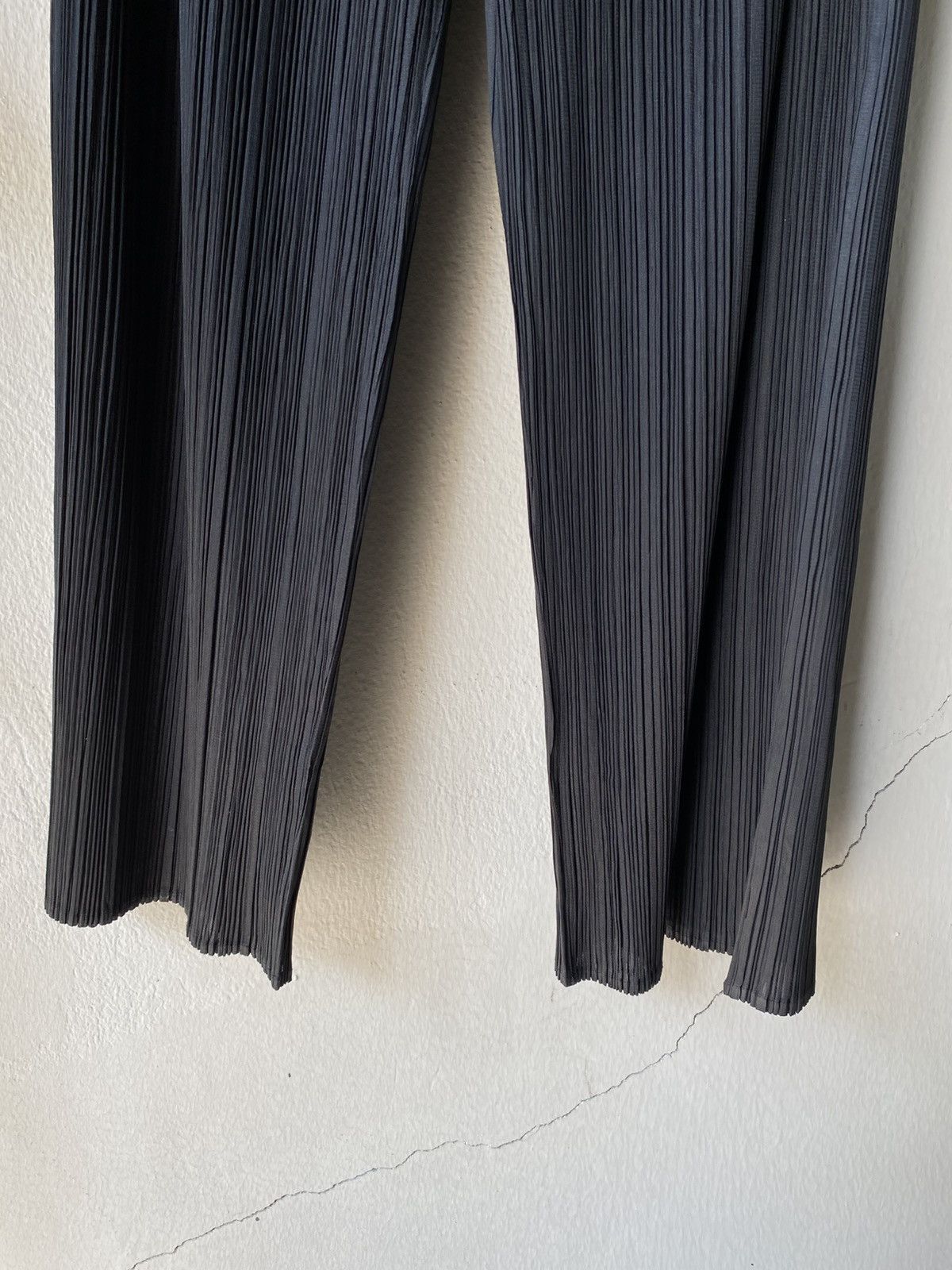 Pleats Please Issey Miyake Pleats Please Black Pleated Pants. Size 26" / US 2 / IT 38 - 6 Thumbnail