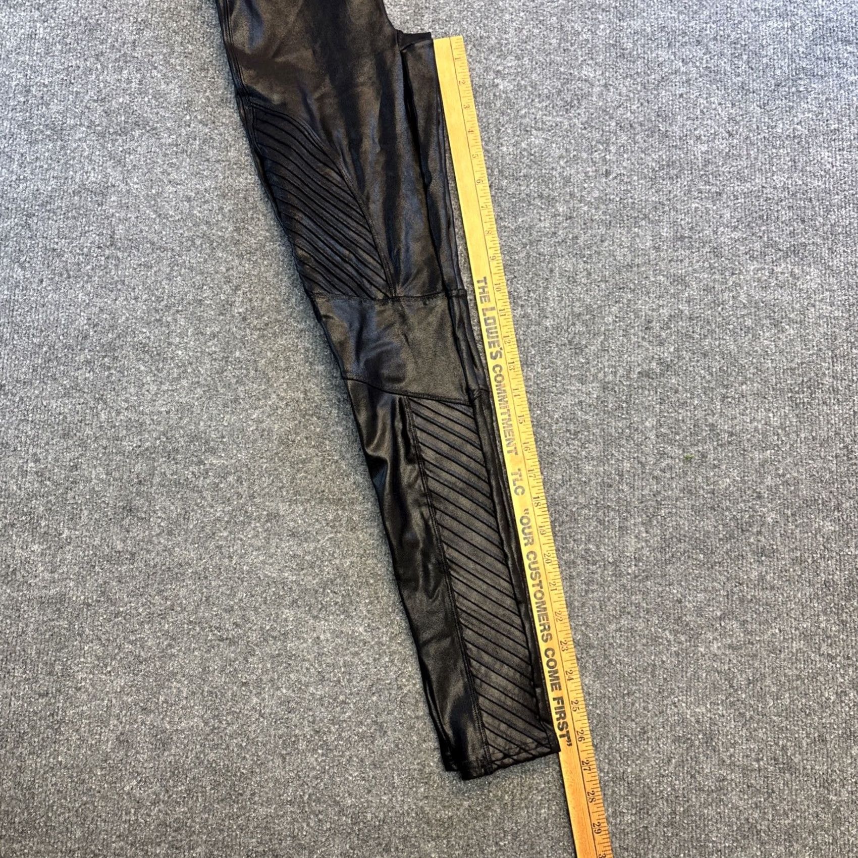 Spanx Spanx Faux Leather Moto Leggings Size Medium Black Stretch Ribbed Cool Womens Leggings M Black Slimming Shaping Ankle 28in Vintage No Brand Spanx Size 32" / US 10 / IT 46 - 5 Thumbnail