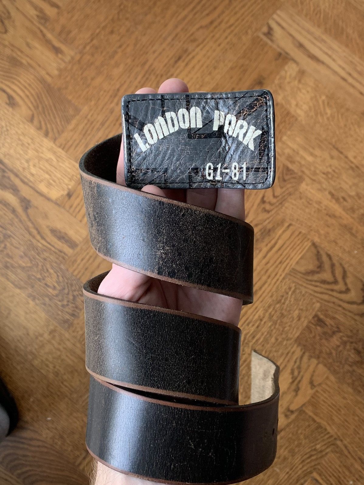 Guess × Vintage Y2K Guess Distressed Leather Belt London Park Large 2000s Size ONE SIZE - 1 Thumbnail