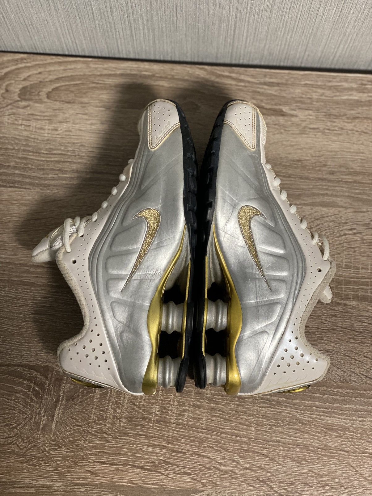 Nike 🇺🇸 Vintage 90s Nike Shox Gold Swosh Sneakers rare retro Size US 8 / EU 41 - 7 Thumbnail