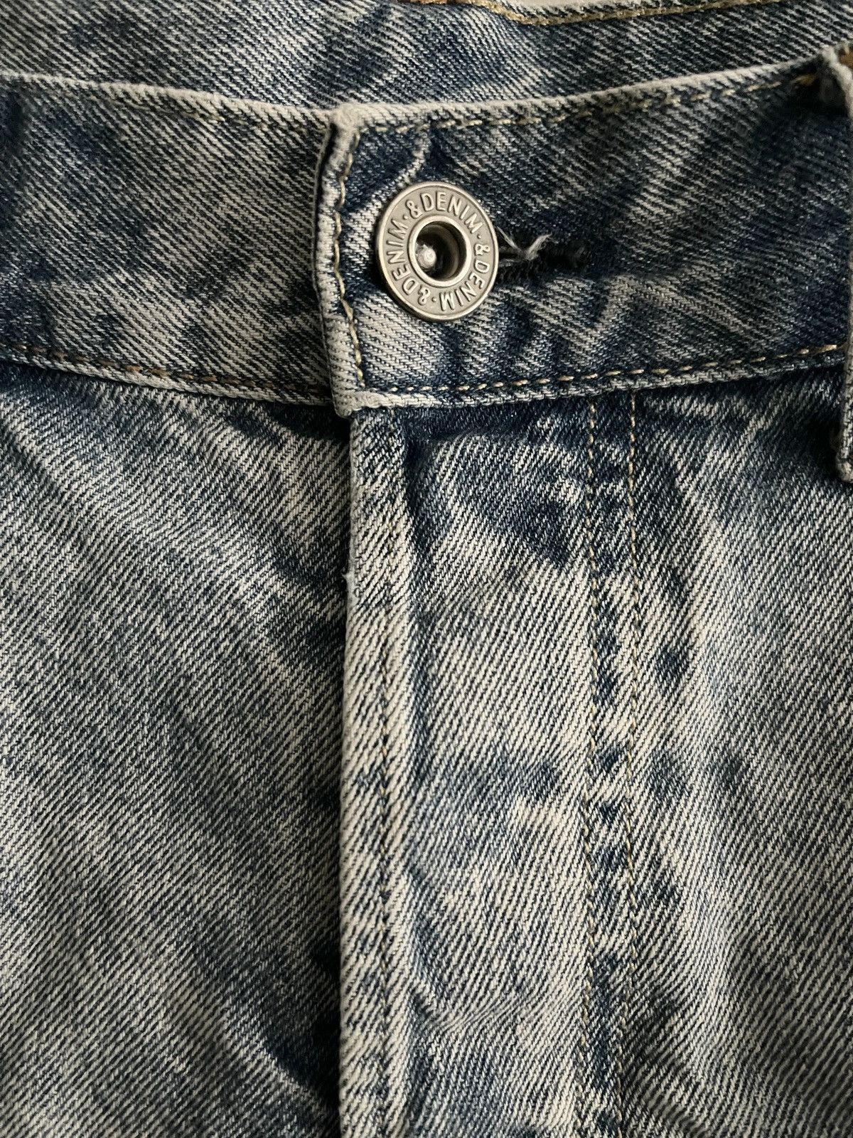 H&M STEAL! H&M Vintage Line Distressed Jean Shorts (32) Size US 32 / EU 48 - 5 Thumbnail