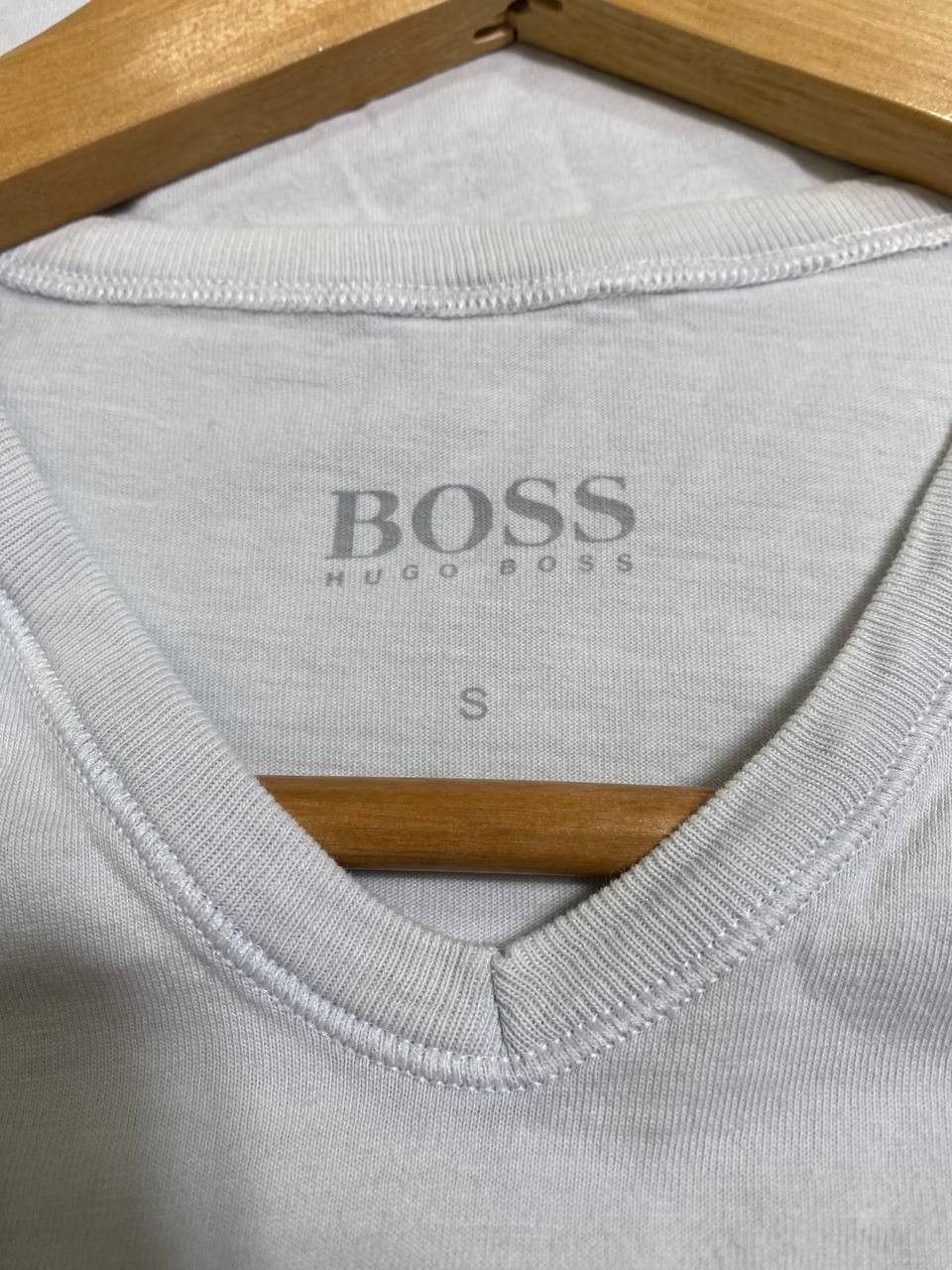 Hugo Boss × Vintage Vintage Streetwear Hugo Boss T-shirt Size US S / EU 44-46 / 1 - 15 Thumbnail