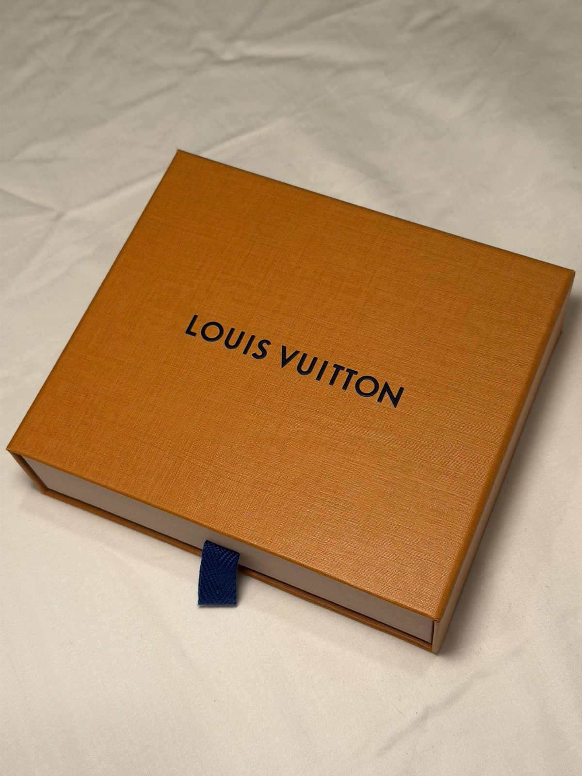 Louis Vuitton Louis Vuitton Monogram Donuts Passport Cover 100% AUTHENTIC Size ONE SIZE - 7 Thumbnail