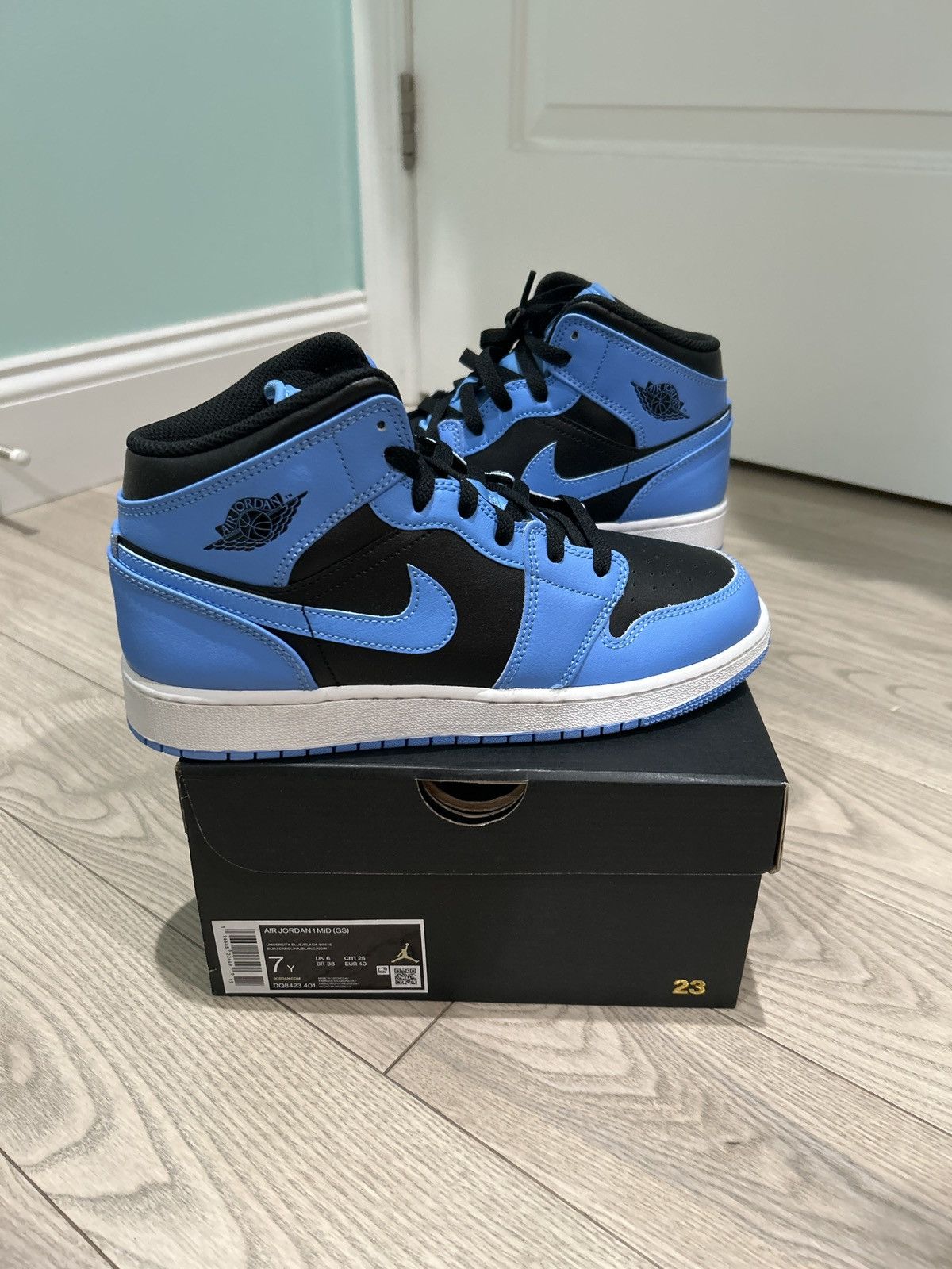 Nike Nike Air Jordan 1 Retro Mid University Blue Black White 7y 