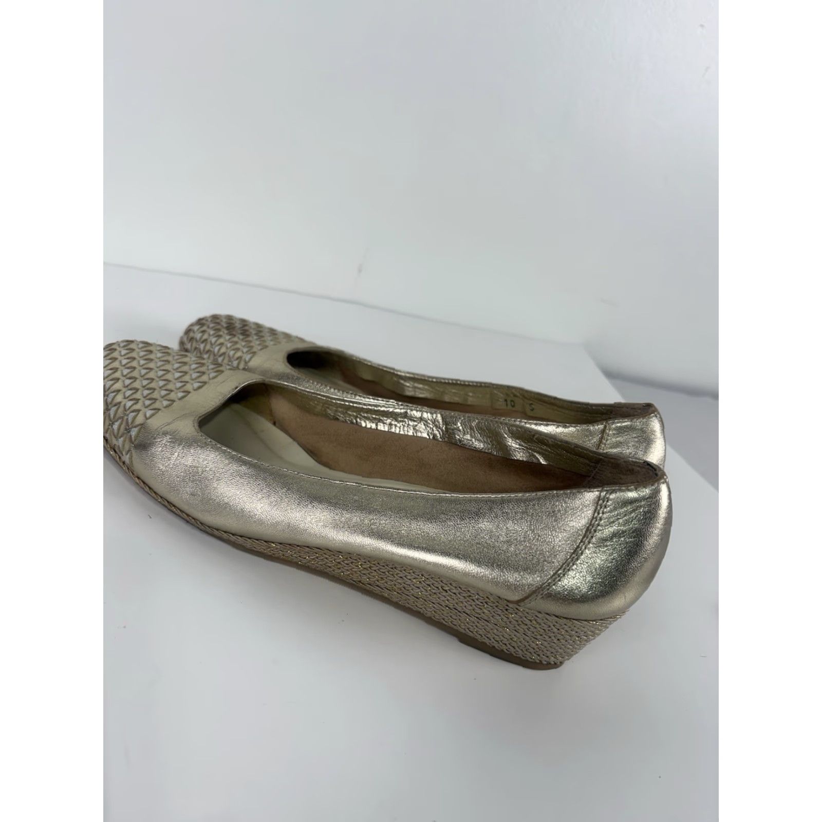 Vintage Sesto Meucci Wedge Heels Gold Leather Shimmering 2in Womens Size 10 Size US 10 / IT 40 - 2 Thumbnail
