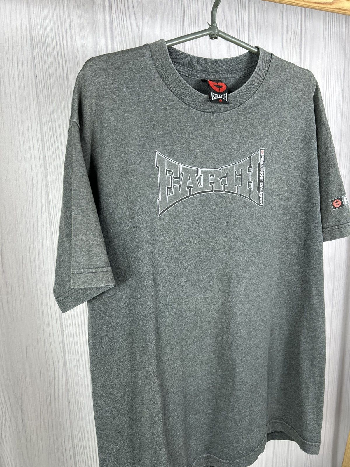 Vintage Vintage Planet Earth Skateboarding USA T-Shirt Size L Size US L / EU 52-54 / 3 - 2 Thumbnail