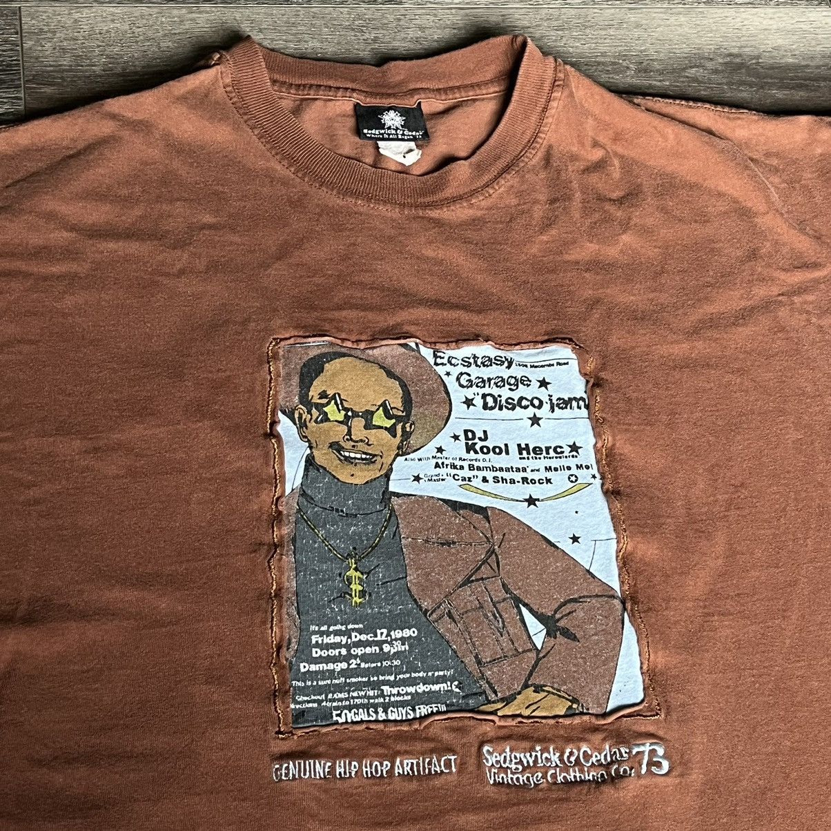 Rap Tees × Vintage Vintage 2000s DJ Kool Herc Sedwig & Cedar Rap Logo Tee Shirt Size US XL / EU 56 / 4 - 1 Thumbnail