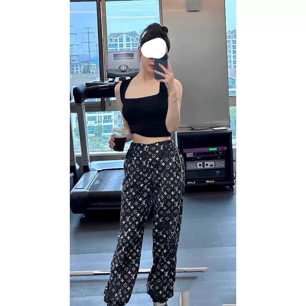 Louis Vuitton Louis Vuitton Black Floral Branded Pants Size 34" / US 12 / IT 48 - 1 Thumbnail