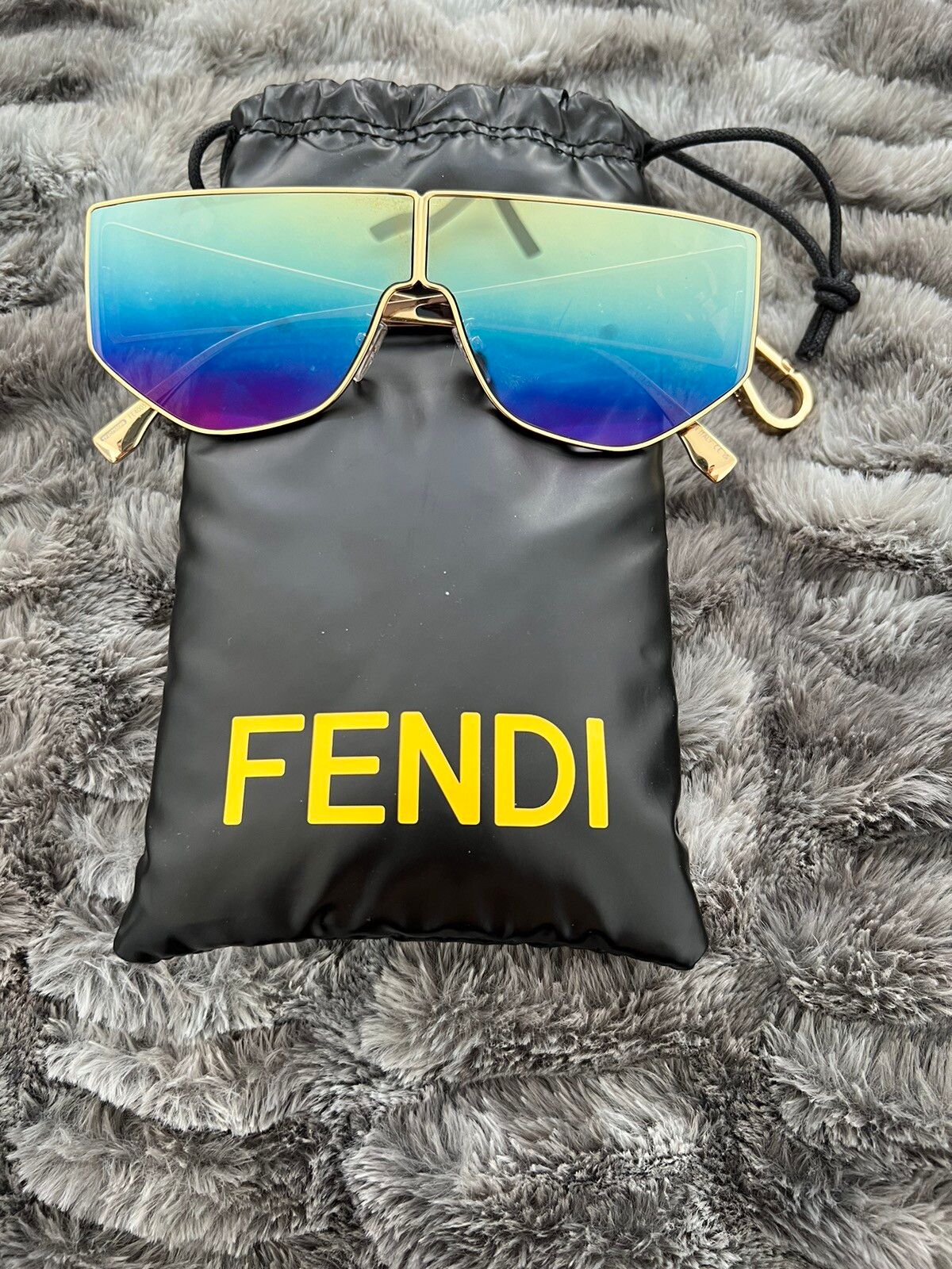 Sunglasses Fendi O'LOCK FE40049I