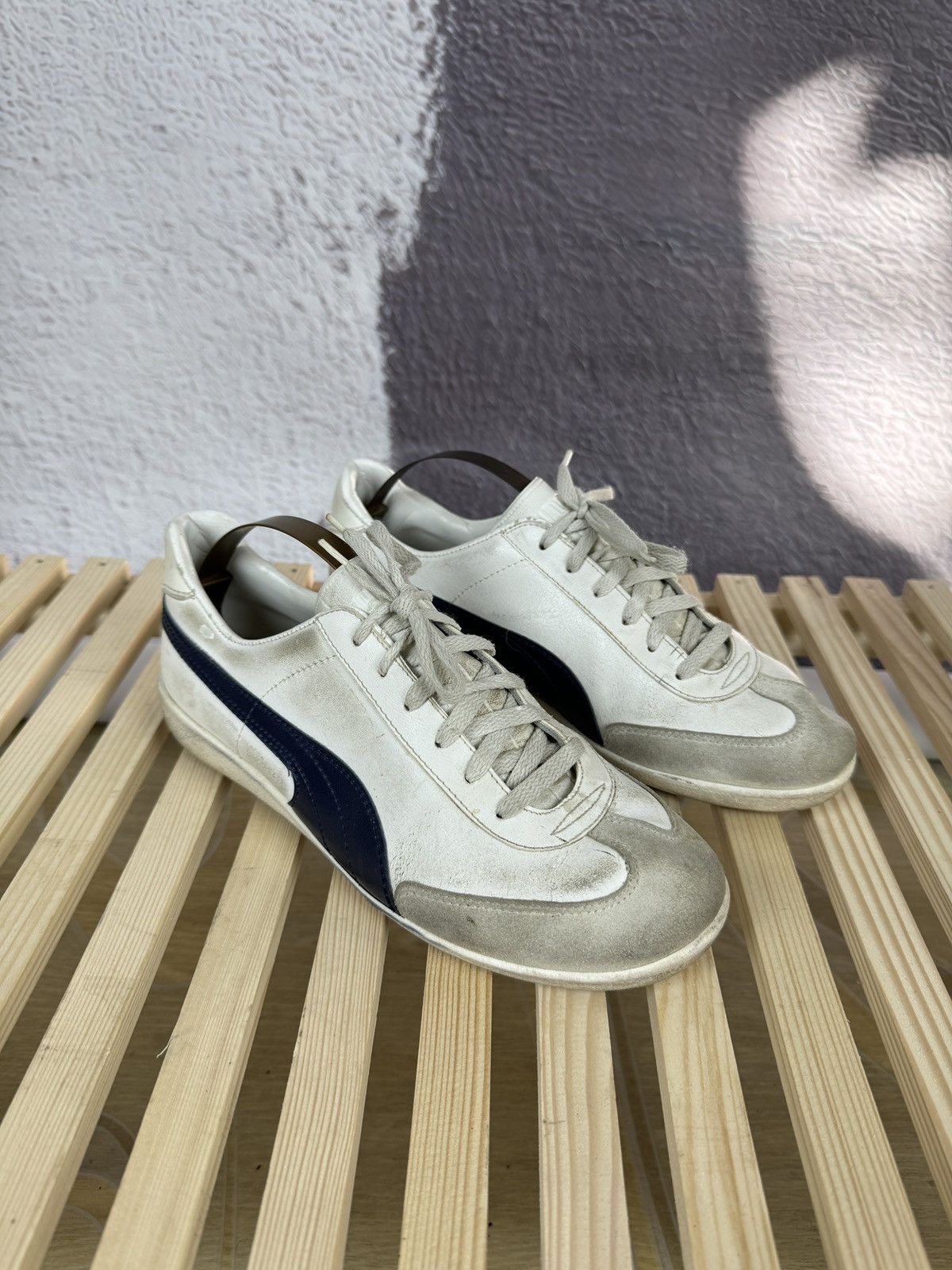 Puma Puma Top Winner sz 6 vintage white leather low top sneakers Size US 7 / EU 40 - 2 Thumbnail