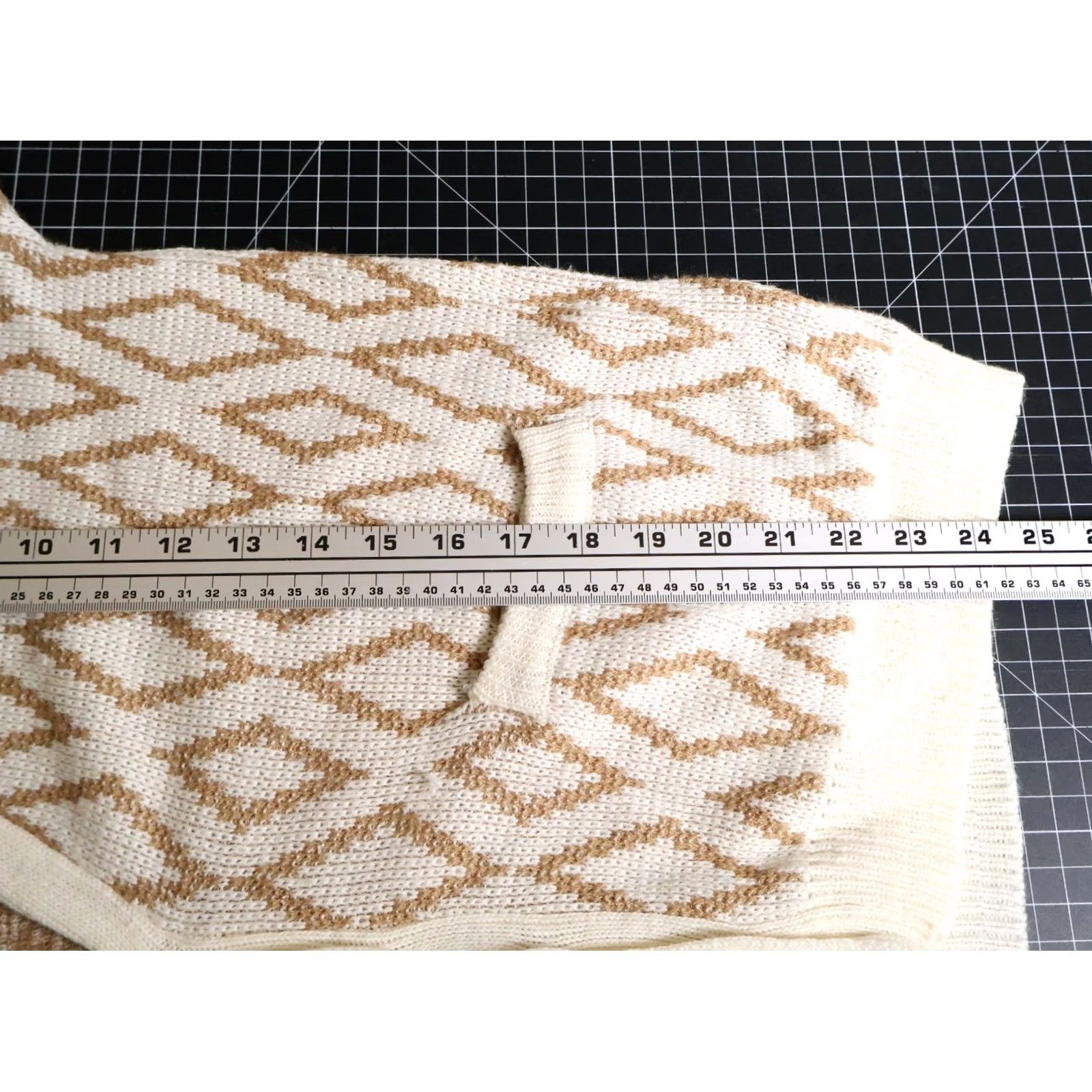 Vintage VINTAGE Boundary Waters Cardigan Womens Medium Ivory Diamond Pattern Sweater 90s Retro Geometric Knit Wool Blend V-Neck Long Sleeve Size M / US 6-8 / IT 42-44 - 7 Thumbnail