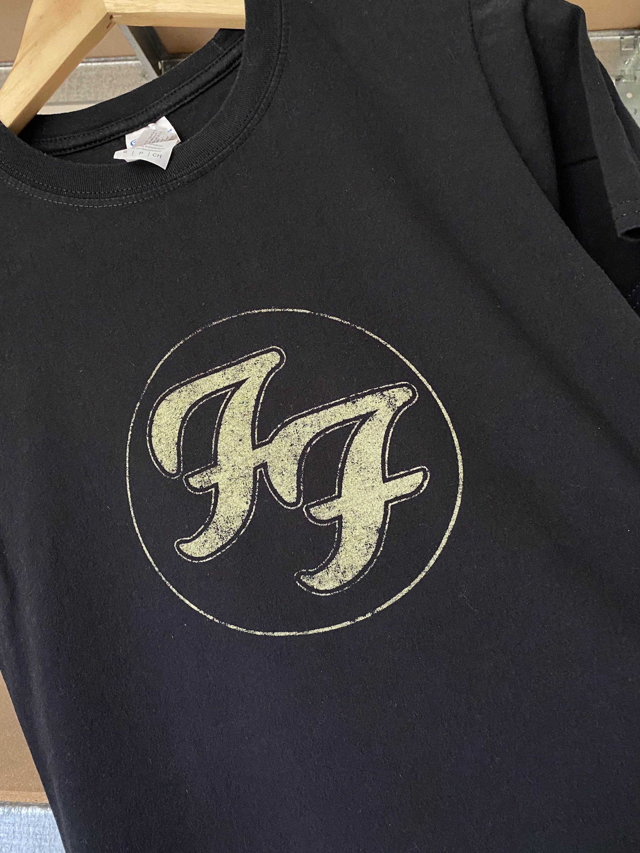 Band Tees Vintage 2000s Foo Fighters Greatest Hits T-shirt Size US S / EU 44-46 / 1 - 11 Thumbnail