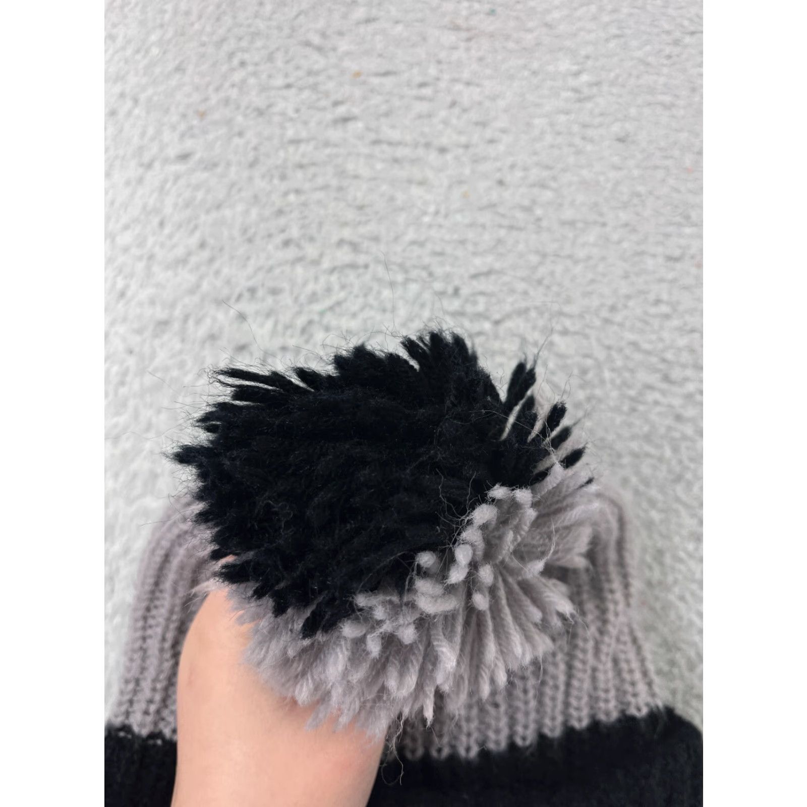 Vintage Unbranded Beanie Toque Adult One Size Gray Black Knit 100% Acrylic Snow Pom Size ONE SIZE - 3 Thumbnail
